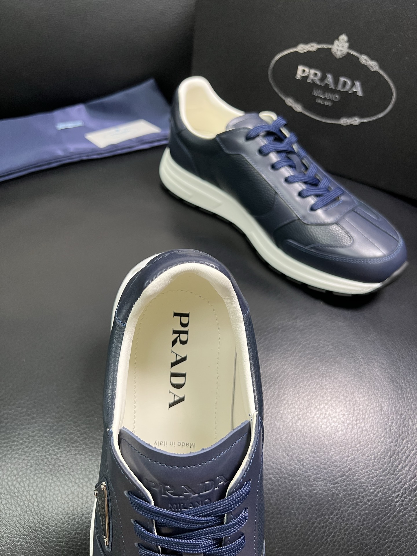  Prada🔍顶级代购🇮🇹 普拉达 专柜新款，原厂配置意大利进口牛皮面料，高品质复杂拼接工艺，进口牛皮内