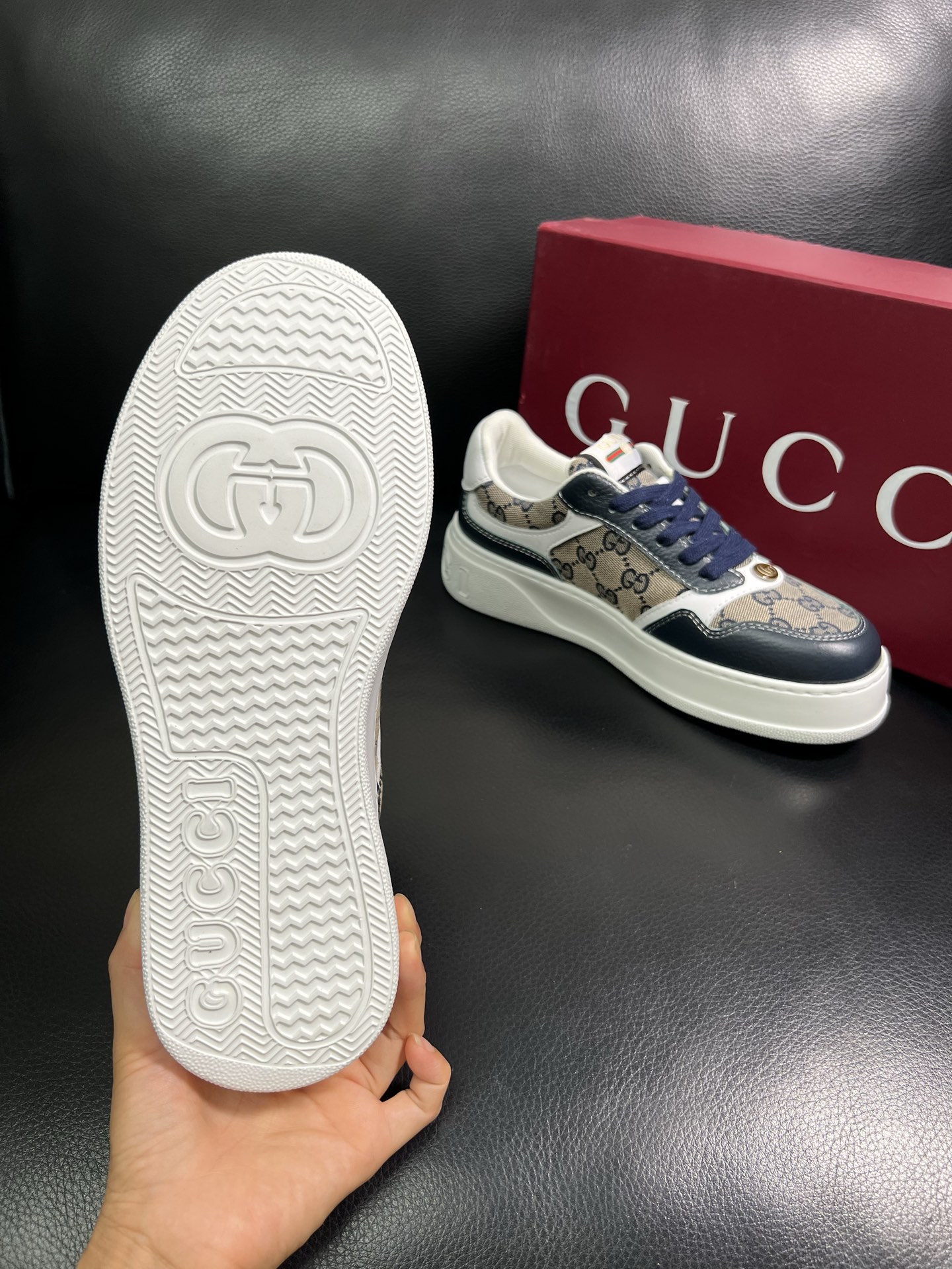  Gucci 🔍顶级代购🇮🇹 古奇专柜新款，原厂配置意大利进口牛皮搭配印花布面料，进口牛皮内里垫，透气舒
