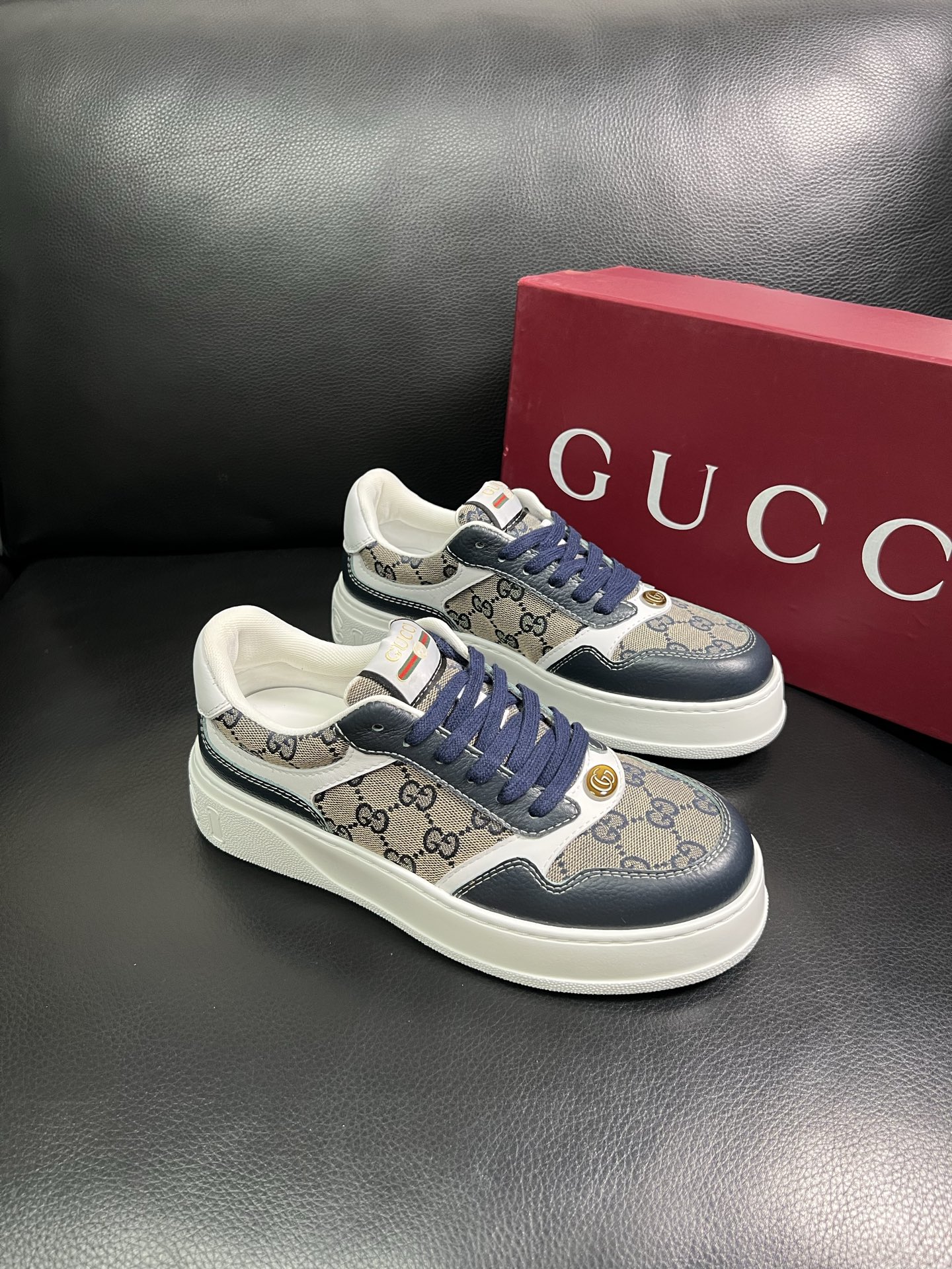  Gucci 🔍顶级代购🇮🇹 古奇专柜新款，原厂配置意大利进口牛皮搭配印花布面料，进口牛皮内里垫，透气舒