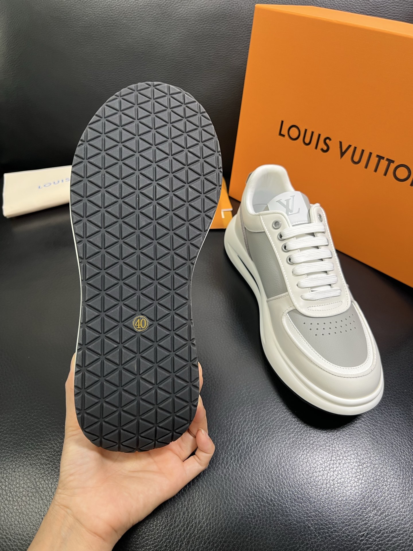  Lv 🔍顶级代购🇮🇹 路易威登，运动板鞋专柜同步，鞋面意大利进口，高品质拼接缤纷色彩复杂工艺品，进口网