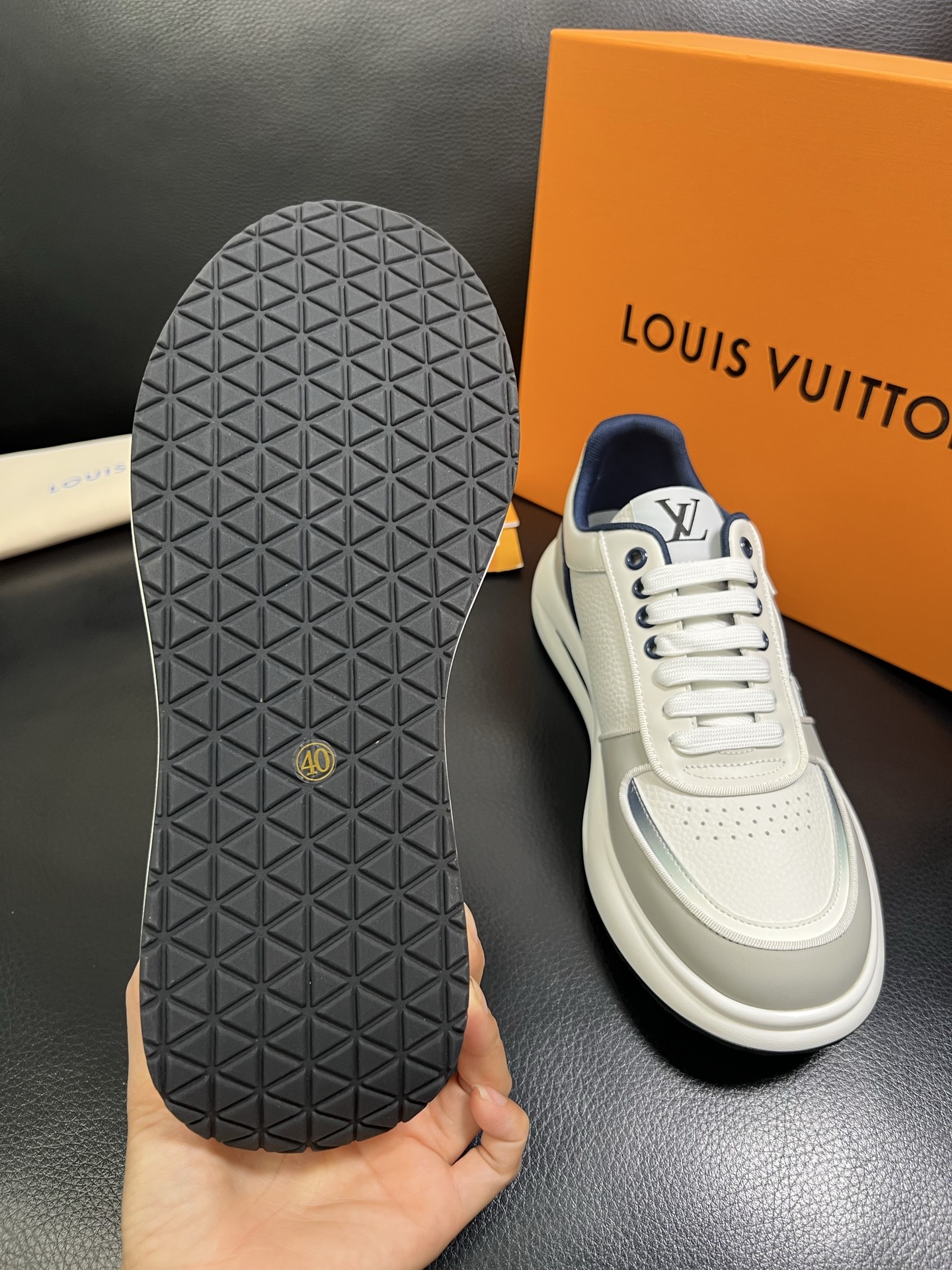  Lv 🔍顶级代购🇮🇹 路易威登，运动板鞋专柜同步，鞋面意大利进口，高品质拼接缤纷色彩复杂工艺品，进口网