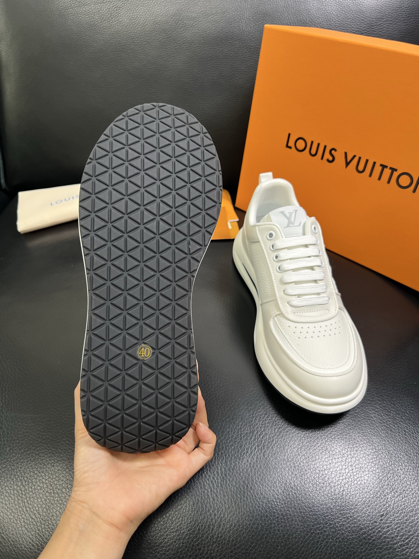  Lv 🔍顶级代购🇮🇹 路易威登，运动板鞋专柜同步，鞋面意大利进口，高品质拼接缤纷色彩复杂工艺品，进口网