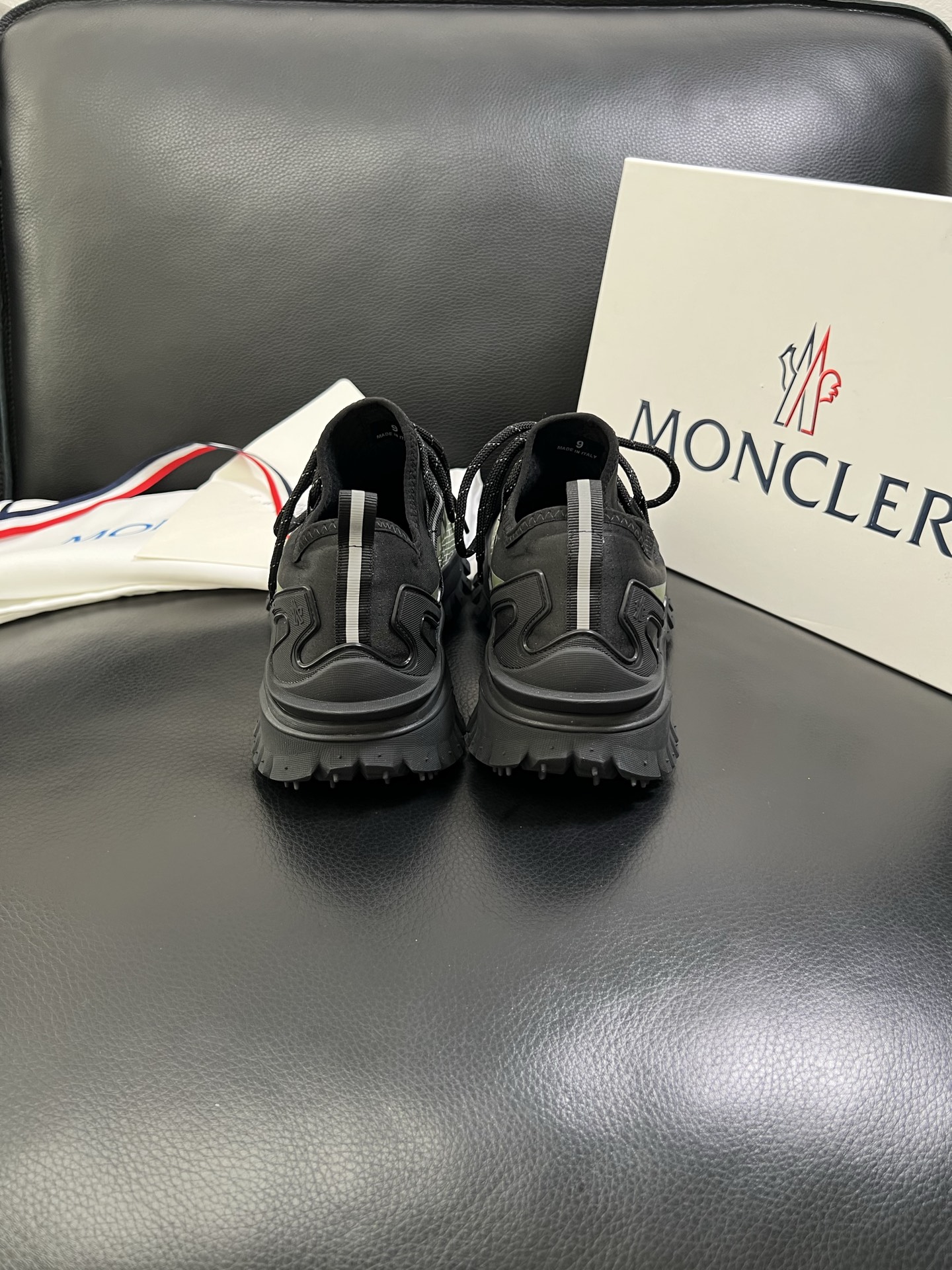  MONCLER 🔍顶级代购🇮🇹 蒙口 新品专柜新款，原厂配置意大利进口牛皮搭配网布面料，高品质复杂拼接