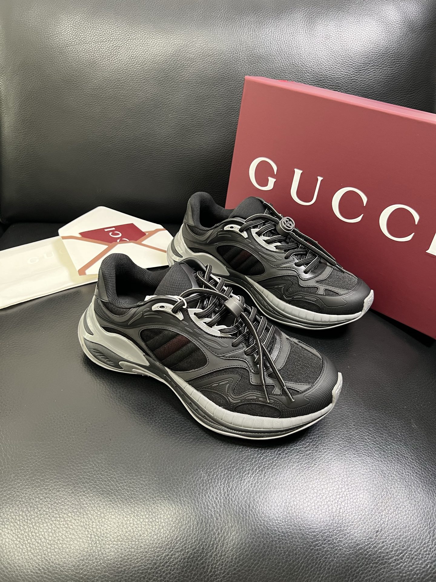  Gucci 🔍顶级代购🇮🇹 古奇专柜新款，原厂配置意大利进口牛皮搭配印花布面料，进口牛皮内里垫，透气舒
