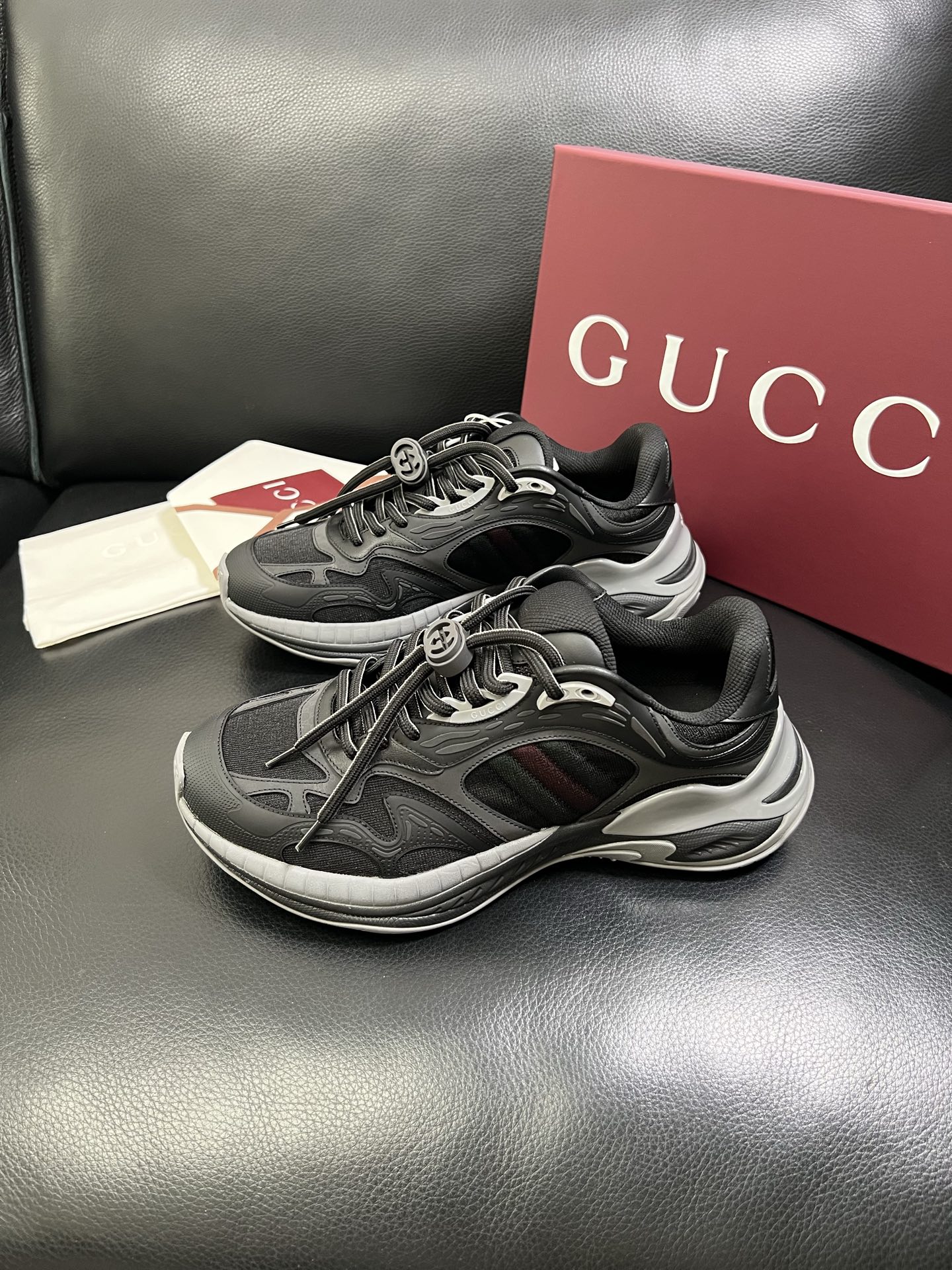  Gucci 🔍顶级代购🇮🇹 古奇专柜新款，原厂配置意大利进口牛皮搭配印花布面料，进口牛皮内里垫，透气舒