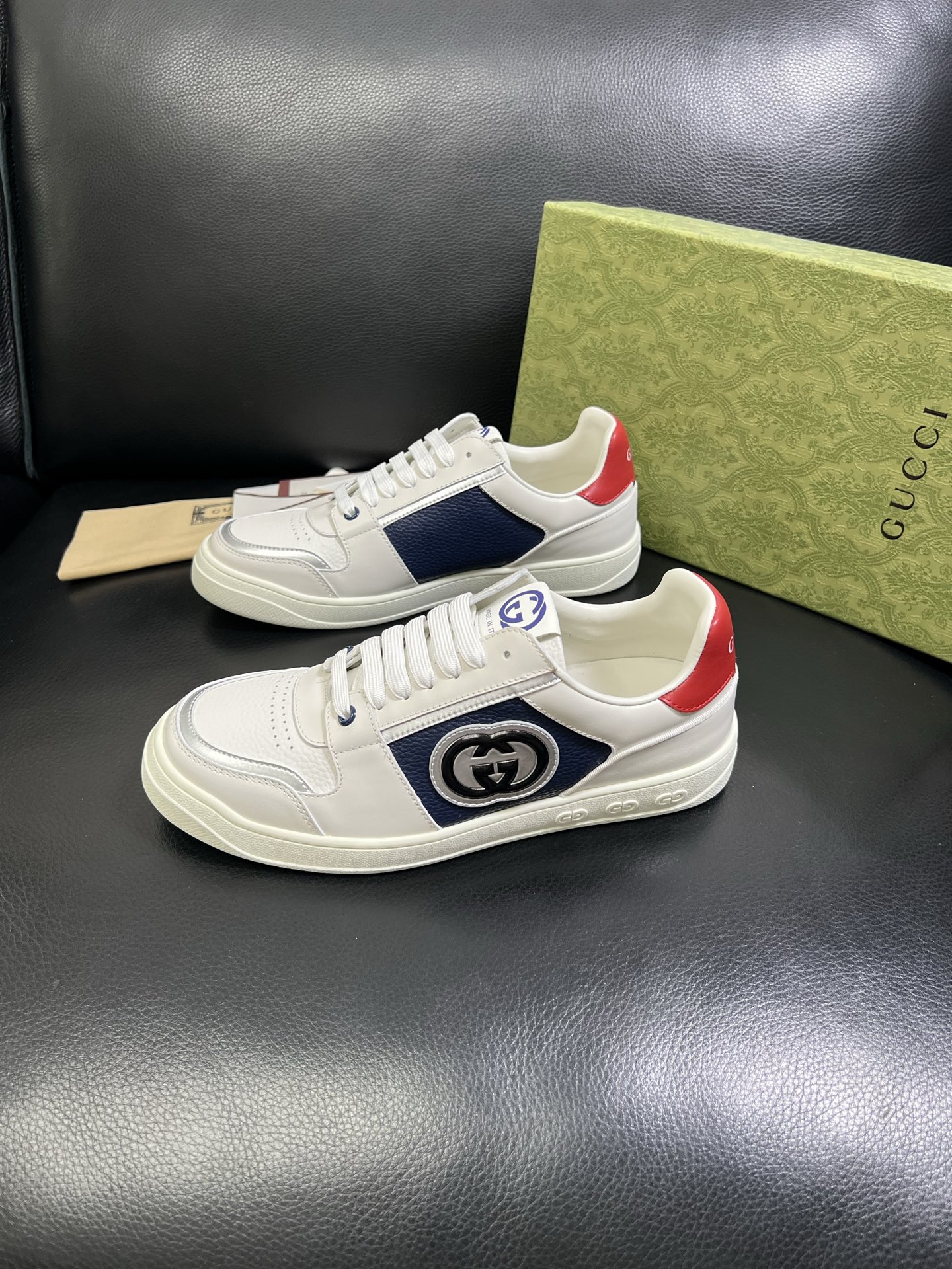  Gucci 🔍顶级代购🇮🇹 古奇专柜新款，原厂配置意大利进口牛皮搭配印花布面料，进口牛皮内里垫，透气舒