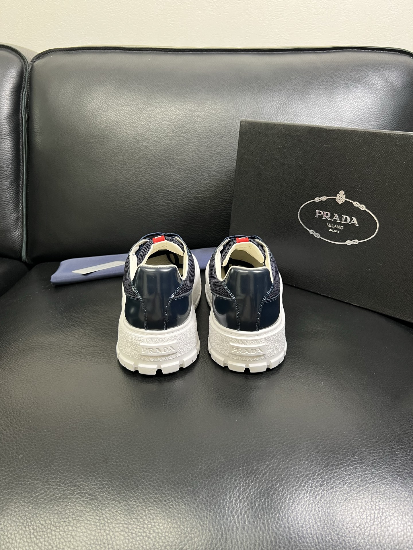  Prada🔍顶级代购🇮🇹 普拉达 专柜新款，原厂配置意大利进口牛皮面料，高品质复杂拼接工艺，进口牛皮内
