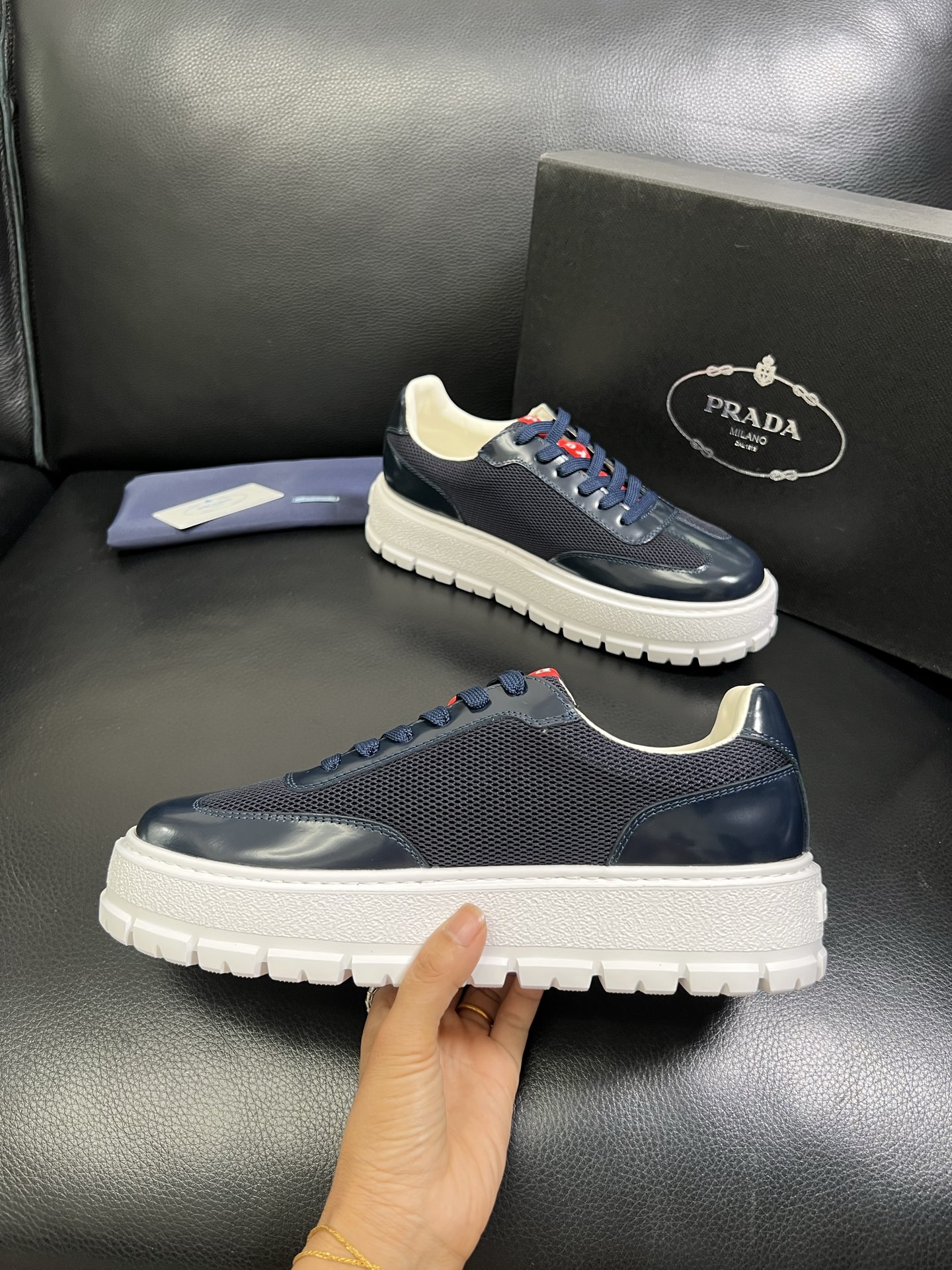  Prada🔍顶级代购🇮🇹 普拉达 专柜新款，原厂配置意大利进口牛皮面料，高品质复杂拼接工艺，进口牛皮内