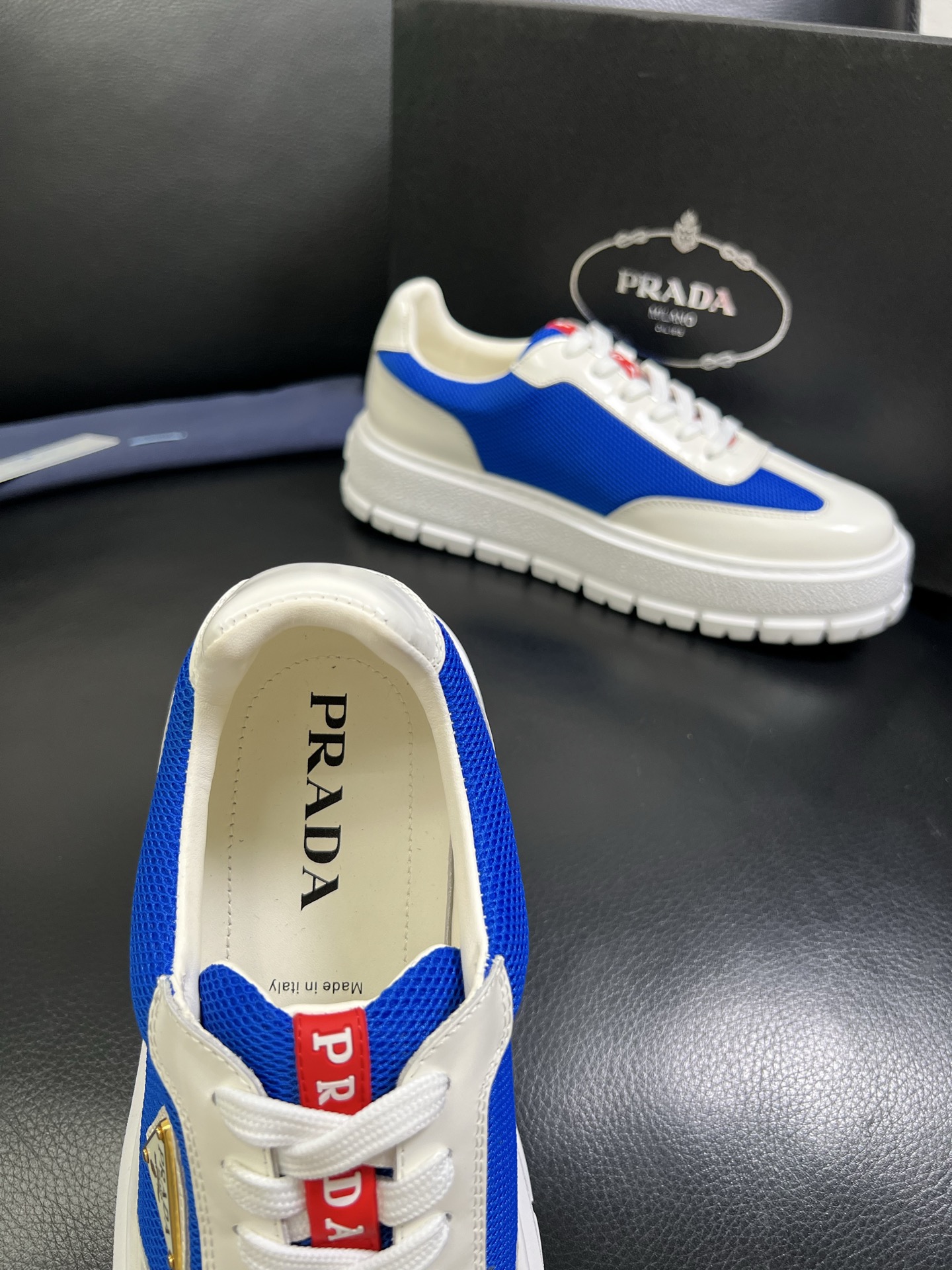  Prada🔍顶级代购🇮🇹 普拉达 专柜新款，原厂配置意大利进口牛皮面料，高品质复杂拼接工艺，进口牛皮内