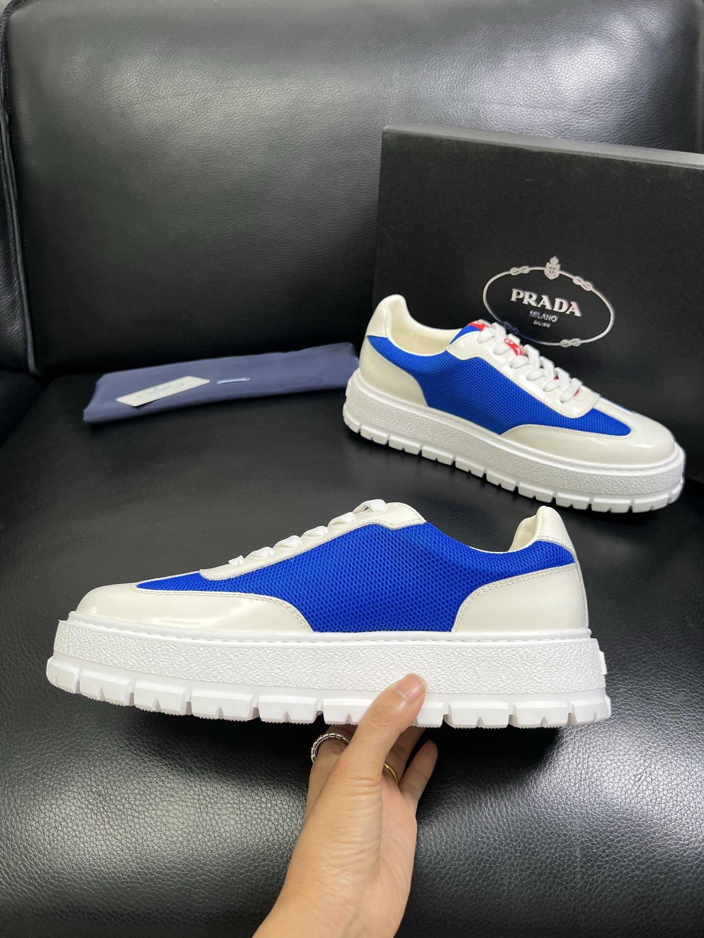  Prada🔍顶级代购🇮🇹 普拉达 专柜新款，原厂配置意大利进口牛皮面料，高品质复杂拼接工艺，进口牛皮内
