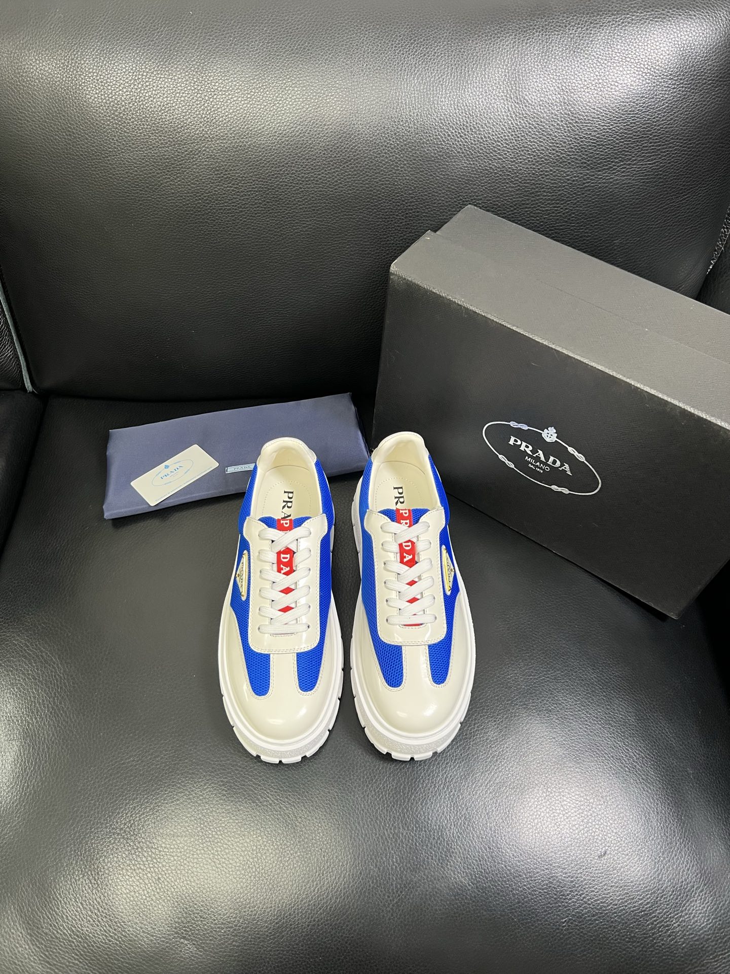  Prada🔍顶级代购🇮🇹 普拉达 专柜新款，原厂配置意大利进口牛皮面料，高品质复杂拼接工艺，进口牛皮内