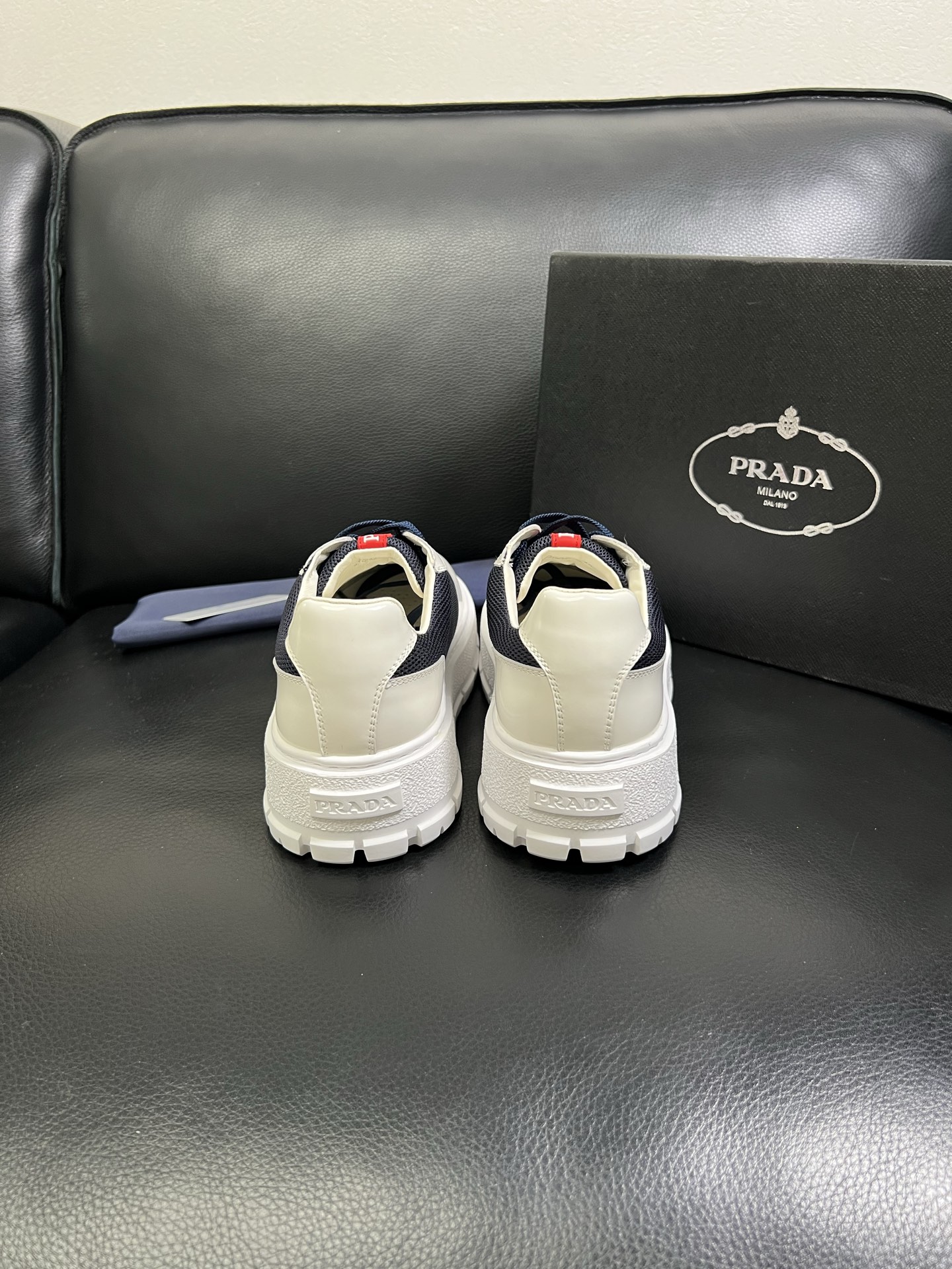  Prada🔍顶级代购🇮🇹 普拉达 专柜新款，原厂配置意大利进口牛皮面料，高品质复杂拼接工艺，进口牛皮内