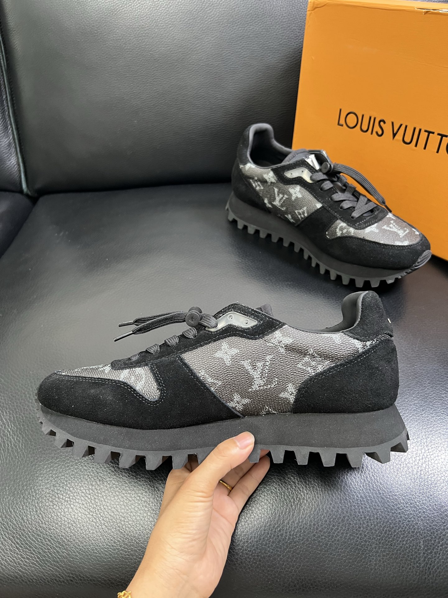   Lv 🔍顶级代购🇮🇹 路易威登，运动板鞋专柜同步，鞋面意大利进口，高品质拼接缤纷色彩复杂工艺品，进口