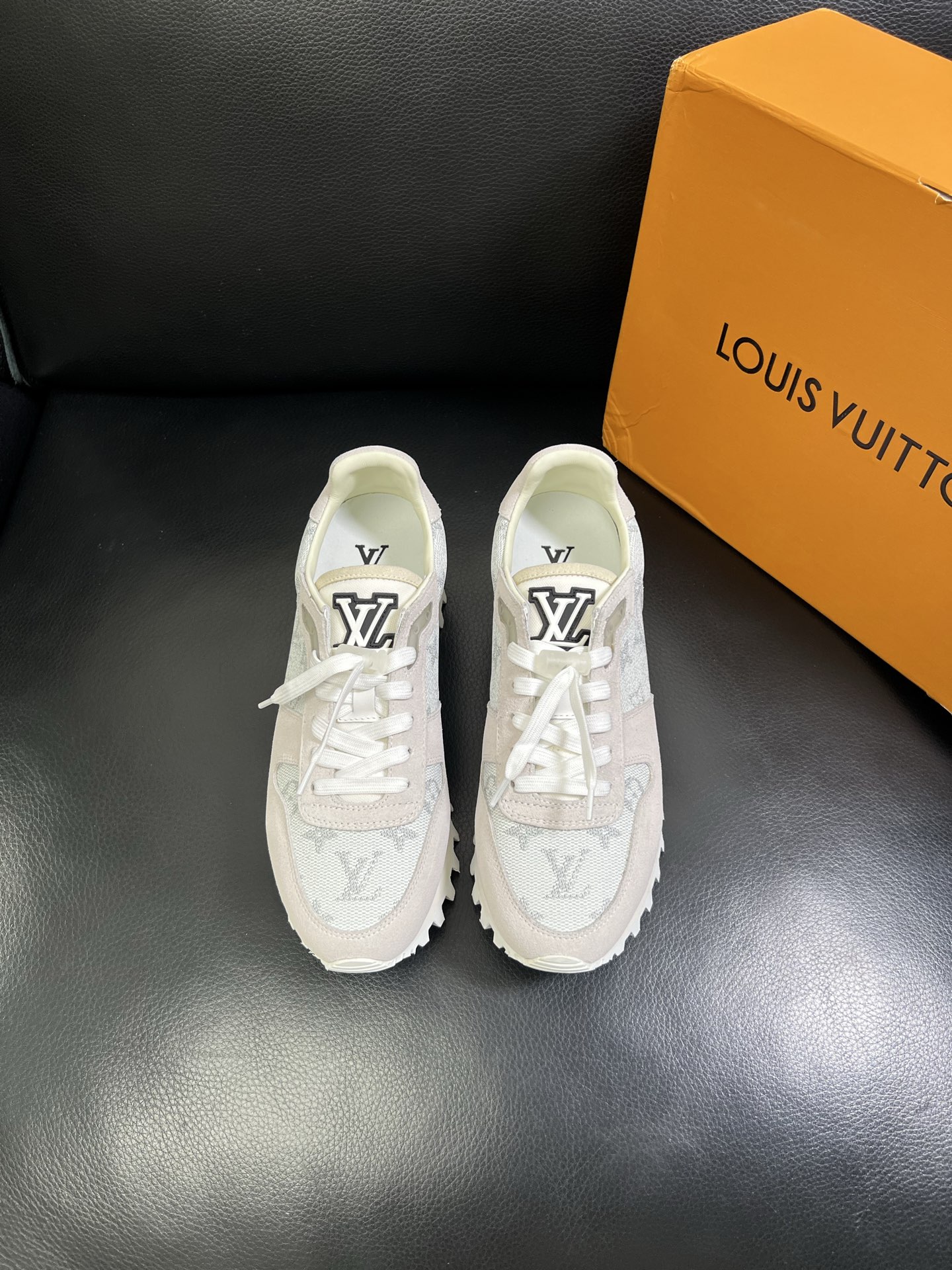   Lv 🔍顶级代购🇮🇹 路易威登，运动板鞋专柜同步，鞋面意大利进口，高品质拼接缤纷色彩复杂工艺品，进口
