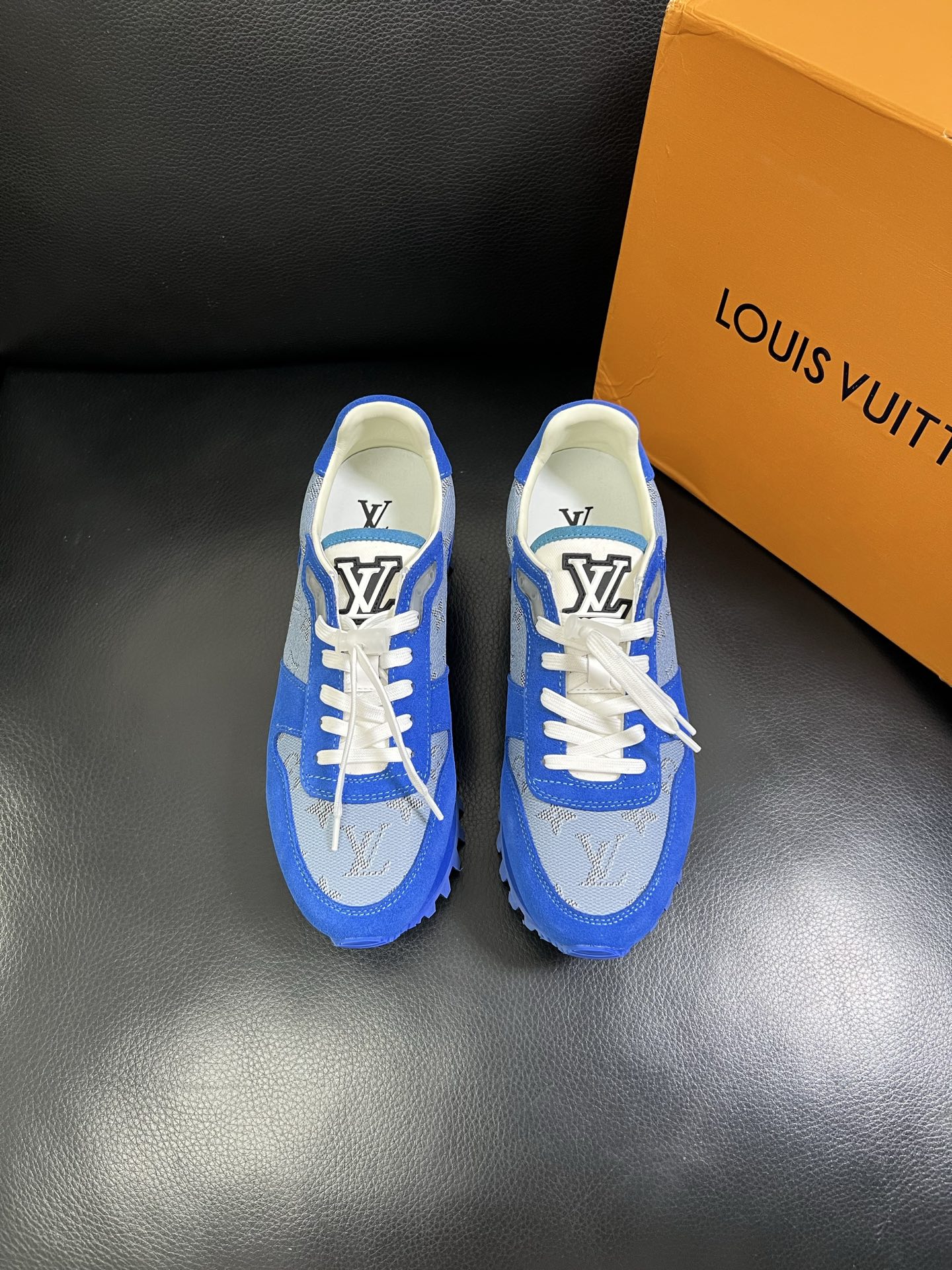   Lv 🔍顶级代购🇮🇹 路易威登，运动板鞋专柜同步，鞋面意大利进口，高品质拼接缤纷色彩复杂工艺品，进口