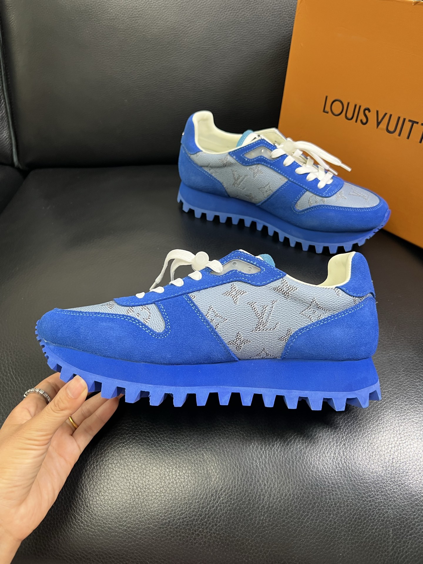   Lv 🔍顶级代购🇮🇹 路易威登，运动板鞋专柜同步，鞋面意大利进口，高品质拼接缤纷色彩复杂工艺品，进口