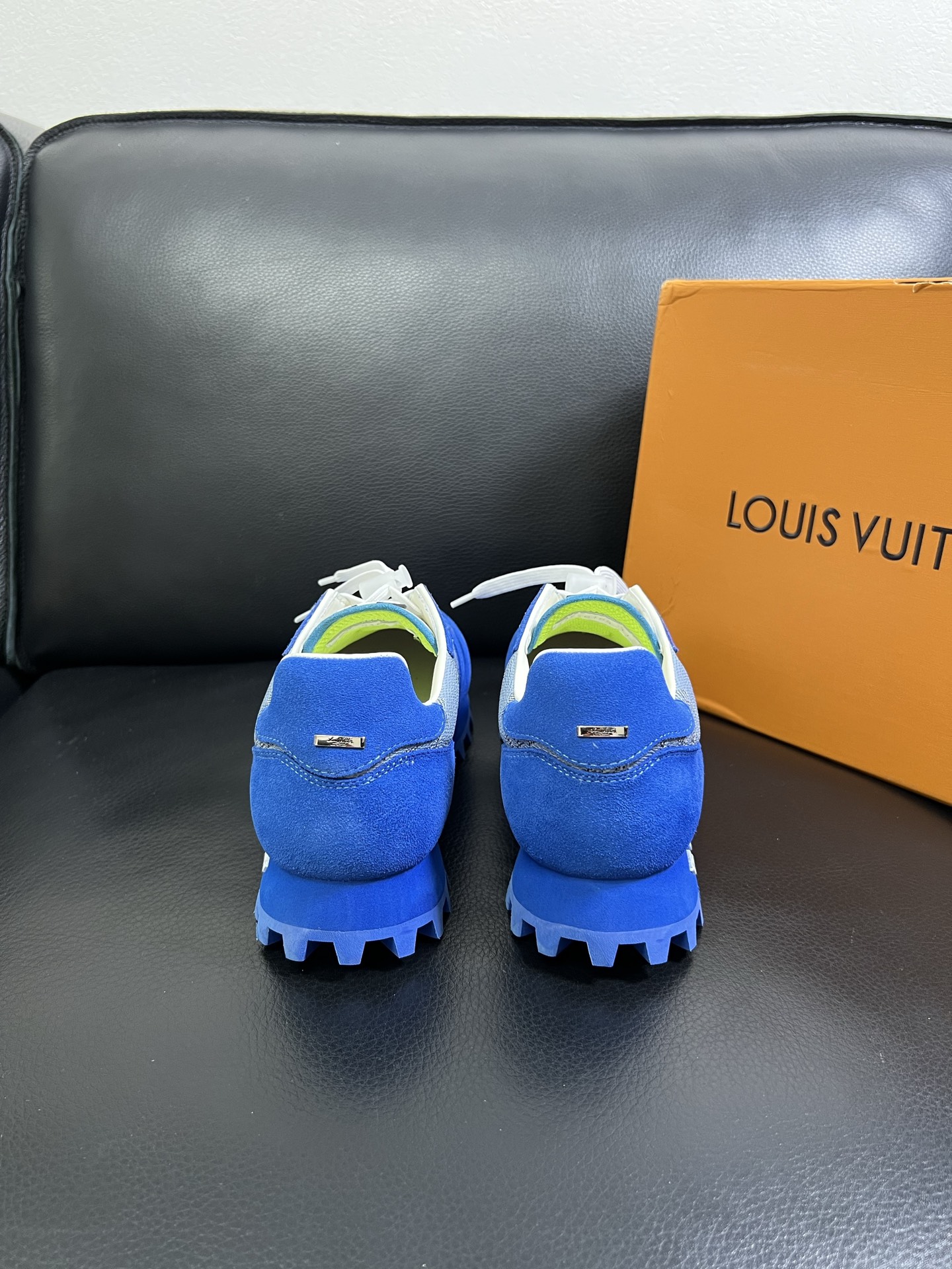   Lv 🔍顶级代购🇮🇹 路易威登，运动板鞋专柜同步，鞋面意大利进口，高品质拼接缤纷色彩复杂工艺品，进口