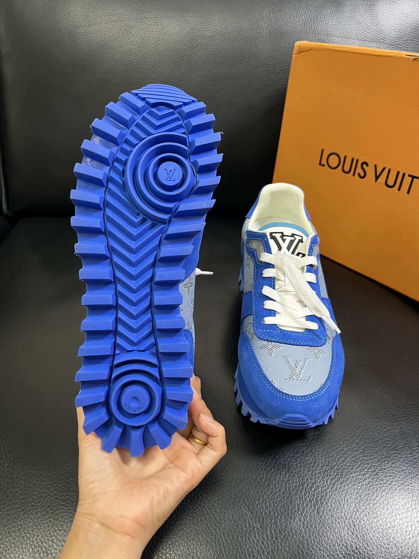   Lv 🔍顶级代购🇮🇹 路易威登，运动板鞋专柜同步，鞋面意大利进口，高品质拼接缤纷色彩复杂工艺品，进口