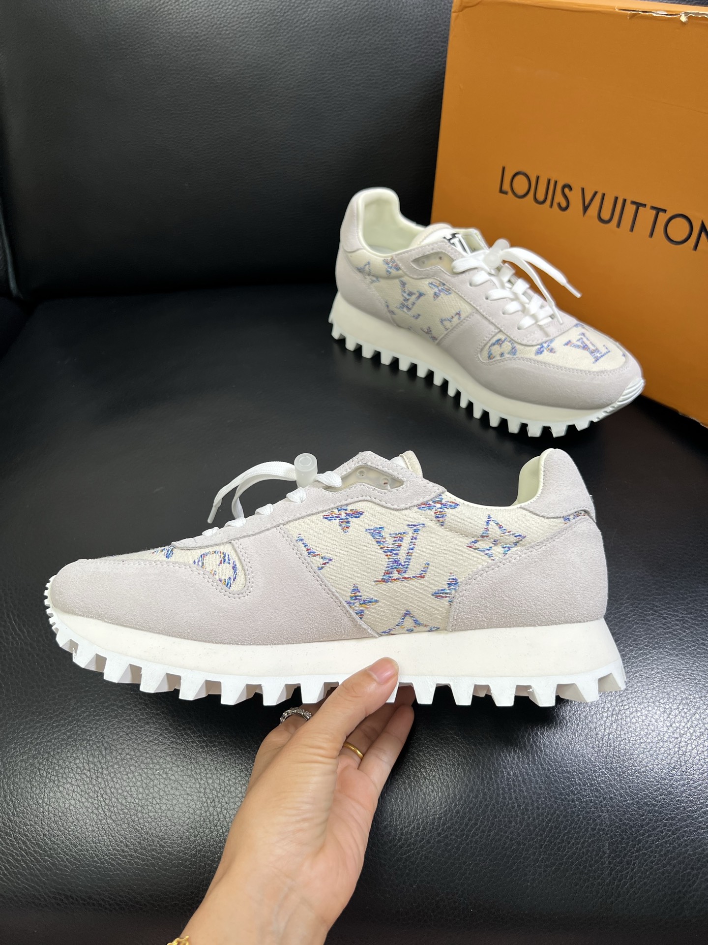   Lv 🔍顶级代购🇮🇹 路易威登，运动板鞋专柜同步，鞋面意大利进口，高品质拼接缤纷色彩复杂工艺品，进口