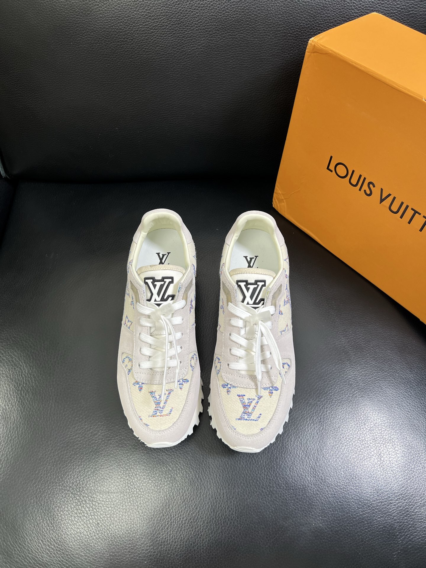   Lv 🔍顶级代购🇮🇹 路易威登，运动板鞋专柜同步，鞋面意大利进口，高品质拼接缤纷色彩复杂工艺品，进口