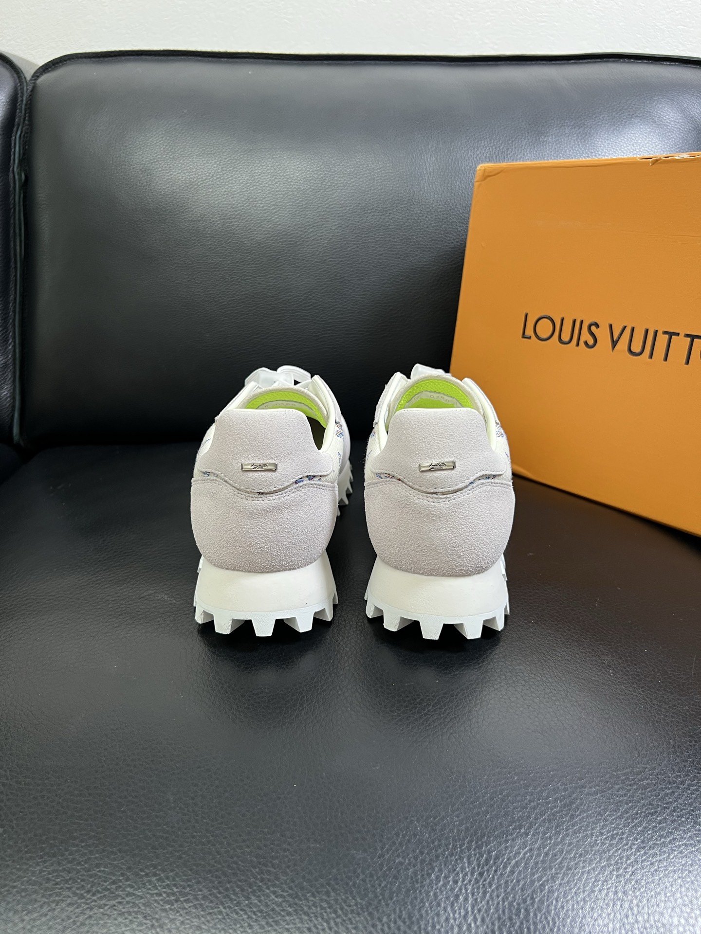   Lv 🔍顶级代购🇮🇹 路易威登，运动板鞋专柜同步，鞋面意大利进口，高品质拼接缤纷色彩复杂工艺品，进口