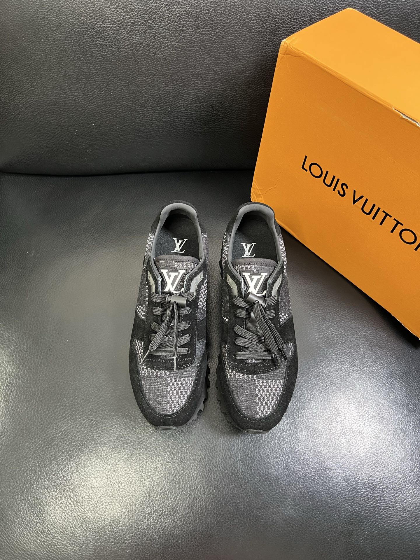   Lv 🔍顶级代购🇮🇹 路易威登，运动板鞋专柜同步，鞋面意大利进口，高品质拼接缤纷色彩复杂工艺品，进口
