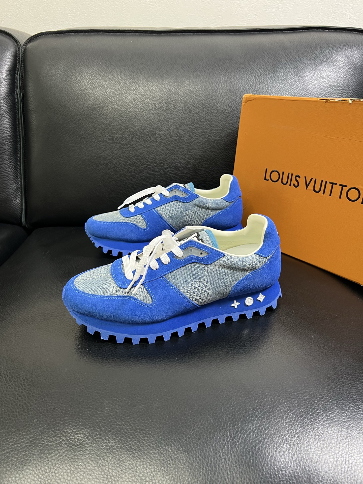   Lv 🔍顶级代购🇮🇹 路易威登，运动板鞋专柜同步，鞋面意大利进口，高品质拼接缤纷色彩复杂工艺品，进口