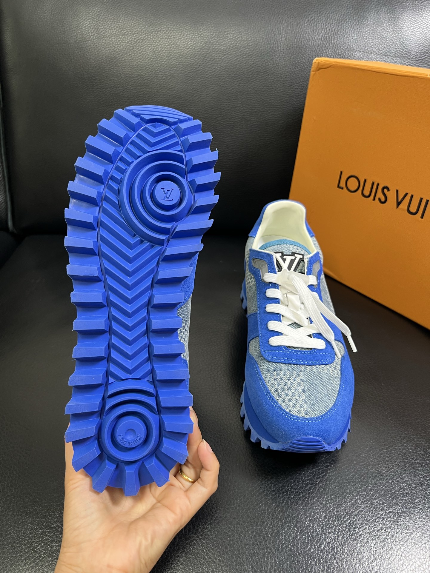   Lv 🔍顶级代购🇮🇹 路易威登，运动板鞋专柜同步，鞋面意大利进口，高品质拼接缤纷色彩复杂工艺品，进口
