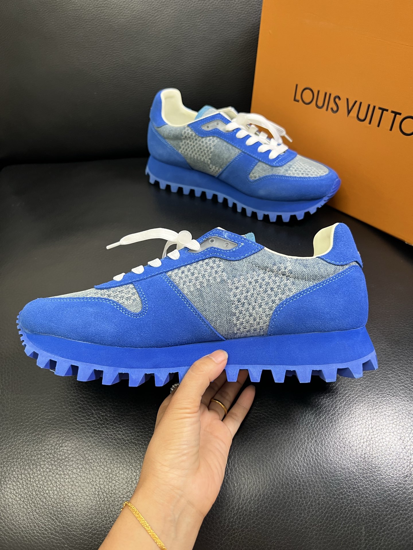   Lv 🔍顶级代购🇮🇹 路易威登，运动板鞋专柜同步，鞋面意大利进口，高品质拼接缤纷色彩复杂工艺品，进口