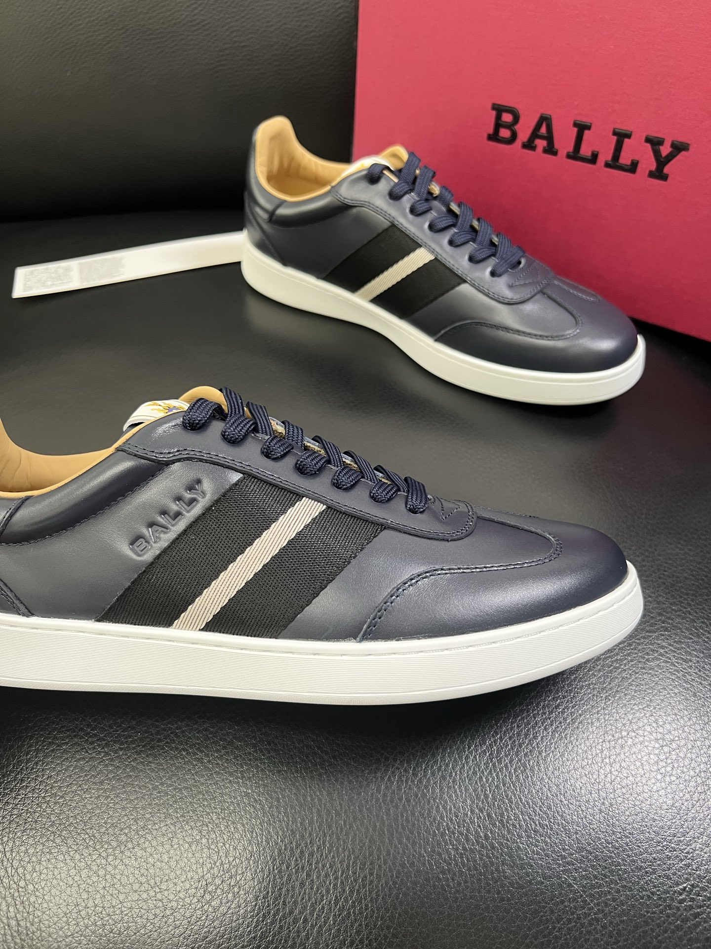  BALLY🔍顶级代购🇮🇹 巴利 经典配色专柜同步，鞋面意大利进口牛皮面料，进口水染牛皮里垫 ，鞋底：原