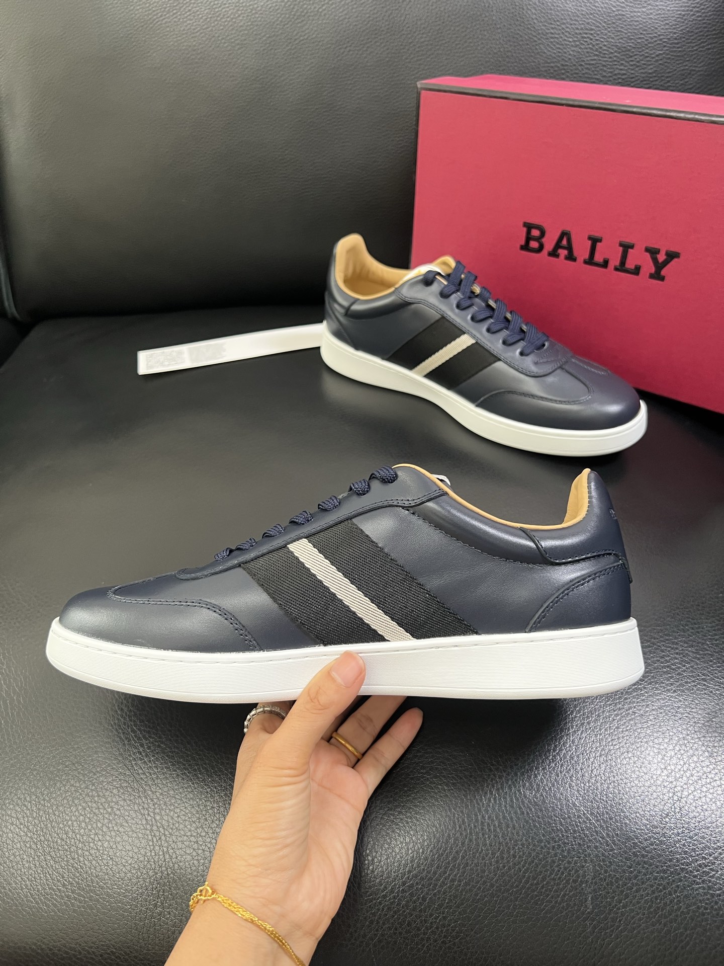  BALLY🔍顶级代购🇮🇹 巴利 经典配色专柜同步，鞋面意大利进口牛皮面料，进口水染牛皮里垫 ，鞋底：原