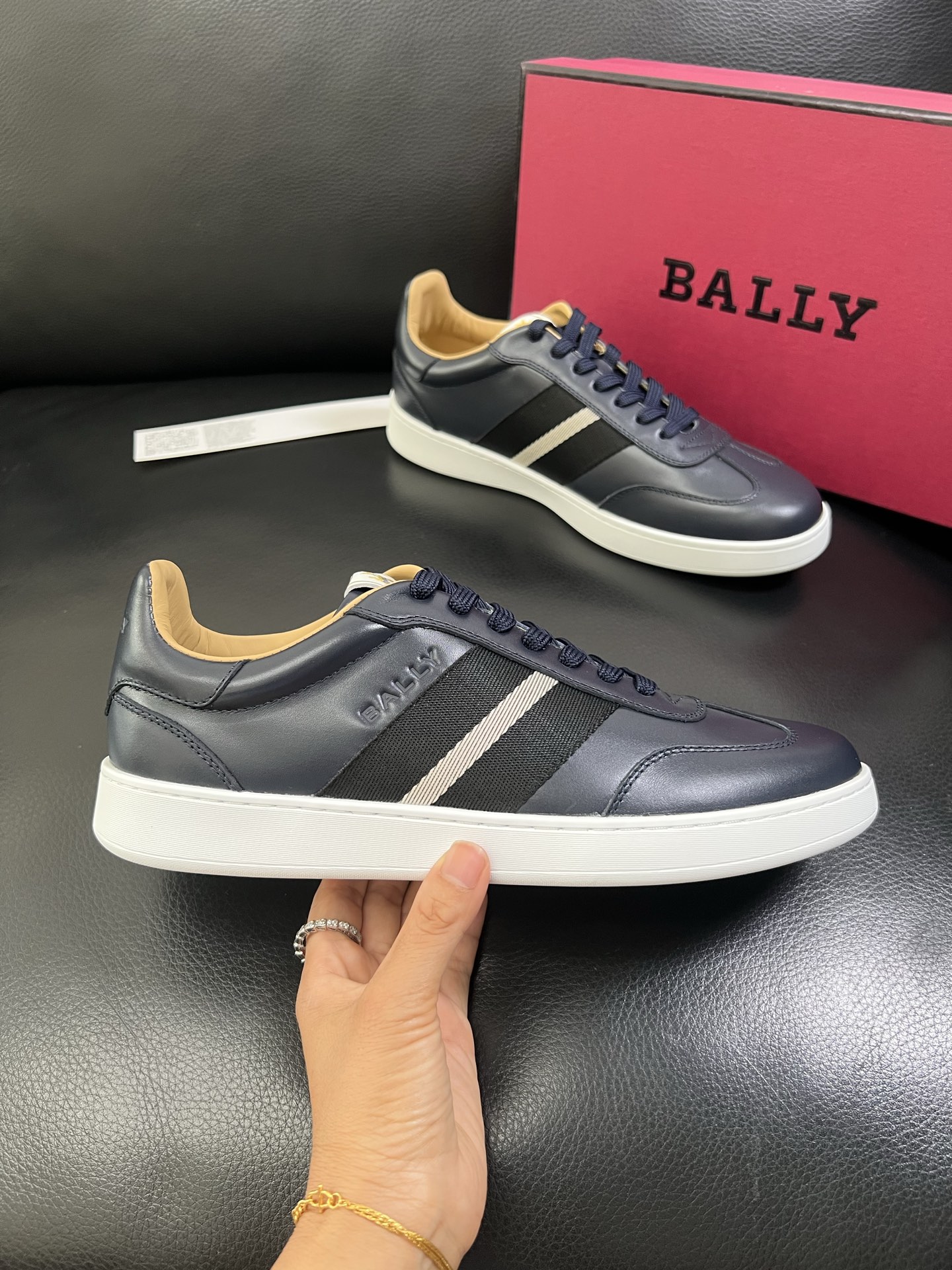  BALLY🔍顶级代购🇮🇹 巴利 经典配色专柜同步，鞋面意大利进口牛皮面料，进口水染牛皮里垫 ，鞋底：原