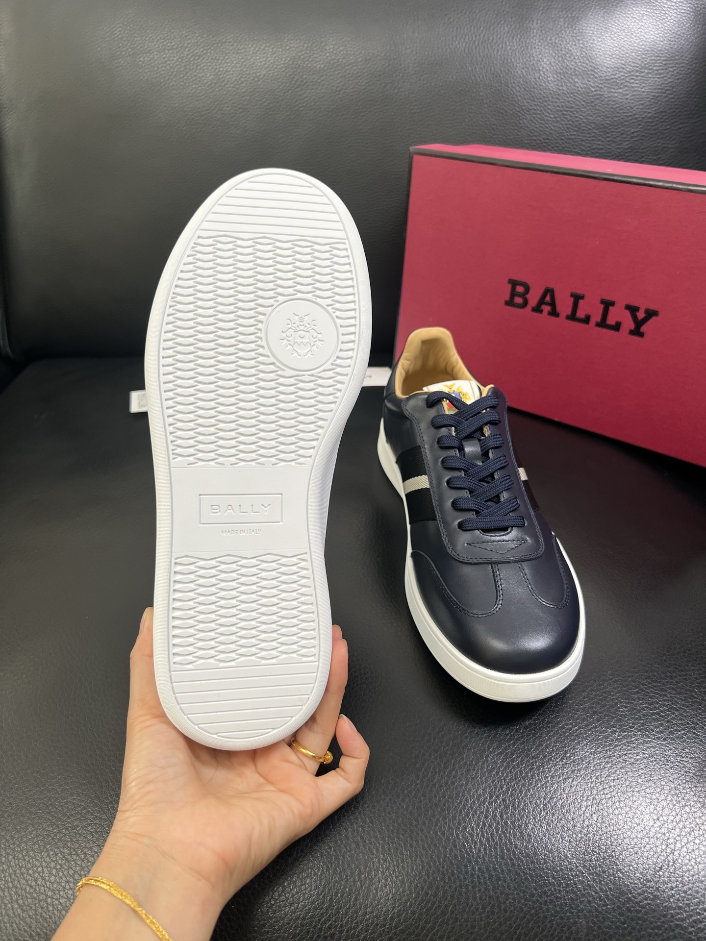  BALLY🔍顶级代购🇮🇹 巴利 经典配色专柜同步，鞋面意大利进口牛皮面料，进口水染牛皮里垫 ，鞋底：原