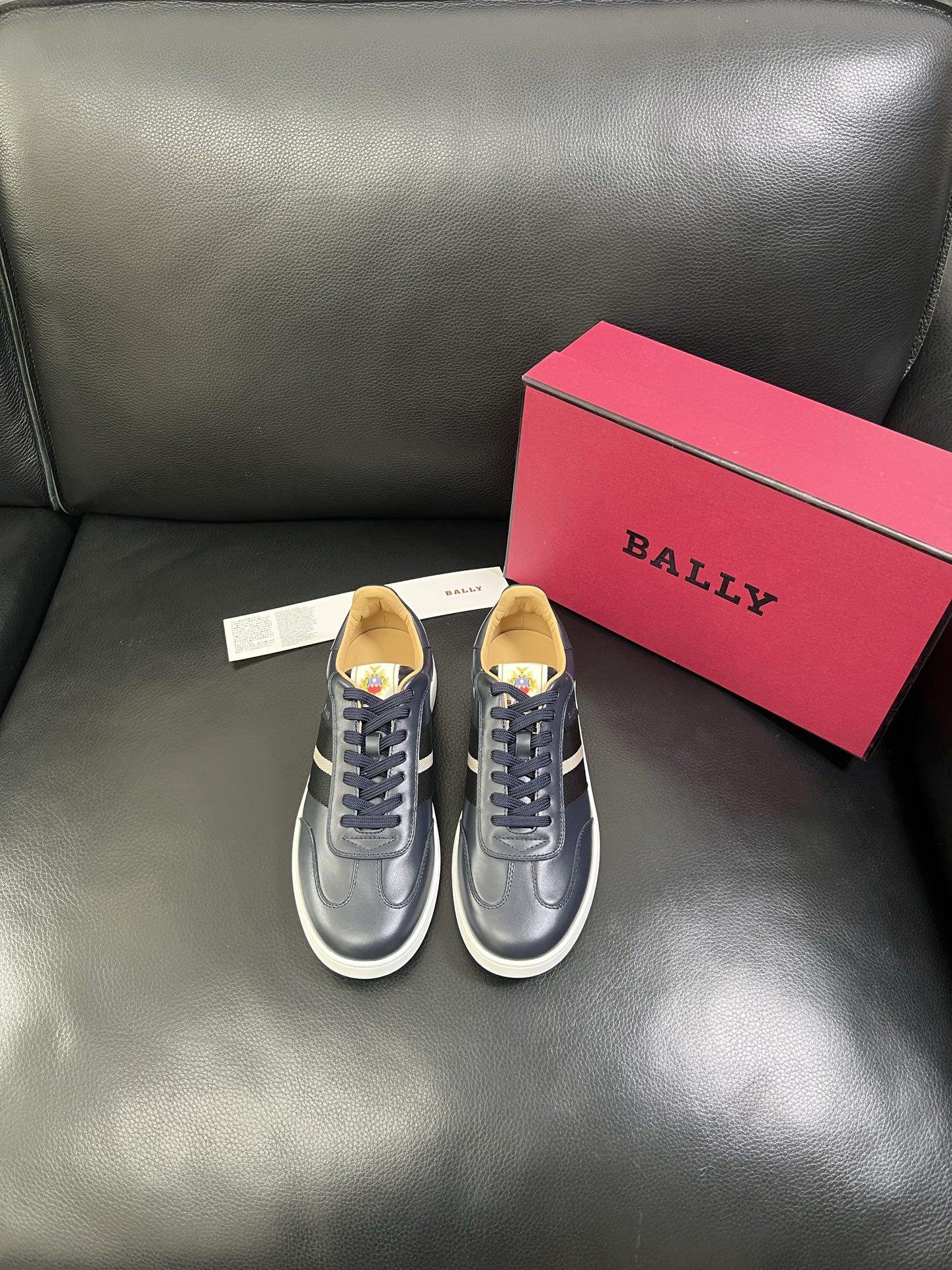  BALLY🔍顶级代购🇮🇹 巴利 经典配色专柜同步，鞋面意大利进口牛皮面料，进口水染牛皮里垫 ，鞋底：原