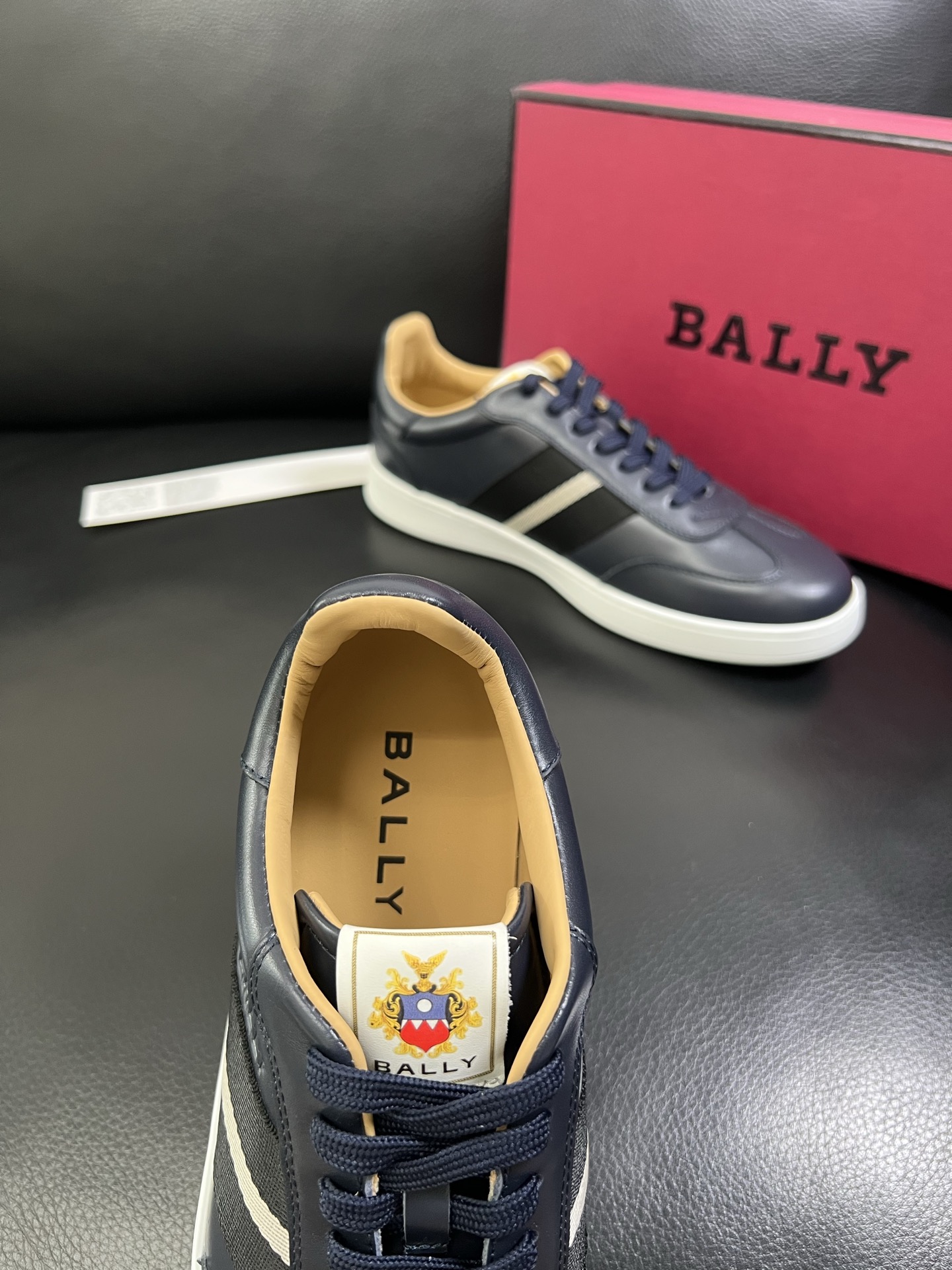  BALLY🔍顶级代购🇮🇹 巴利 经典配色专柜同步，鞋面意大利进口牛皮面料，进口水染牛皮里垫 ，鞋底：原