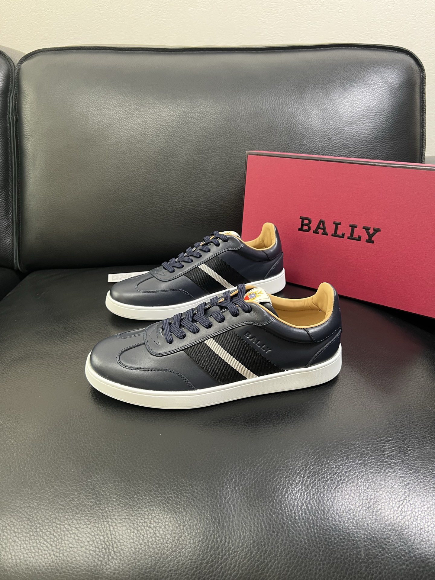  BALLY🔍顶级代购🇮🇹 巴利 经典配色专柜同步，鞋面意大利进口牛皮面料，进口水染牛皮里垫 ，鞋底：原