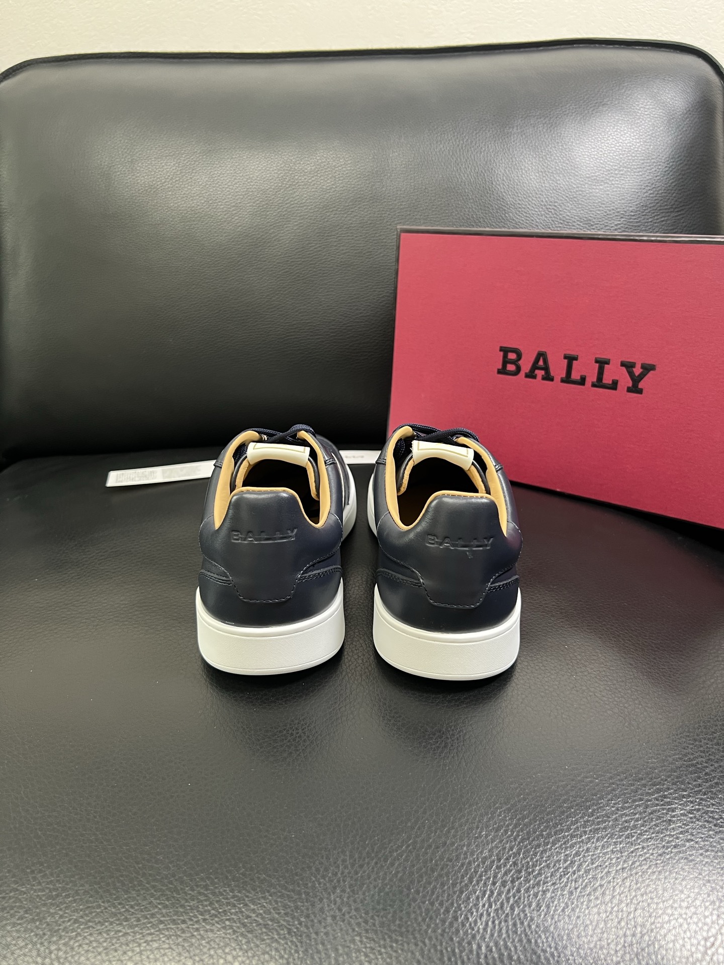  BALLY🔍顶级代购🇮🇹 巴利 经典配色专柜同步，鞋面意大利进口牛皮面料，进口水染牛皮里垫 ，鞋底：原