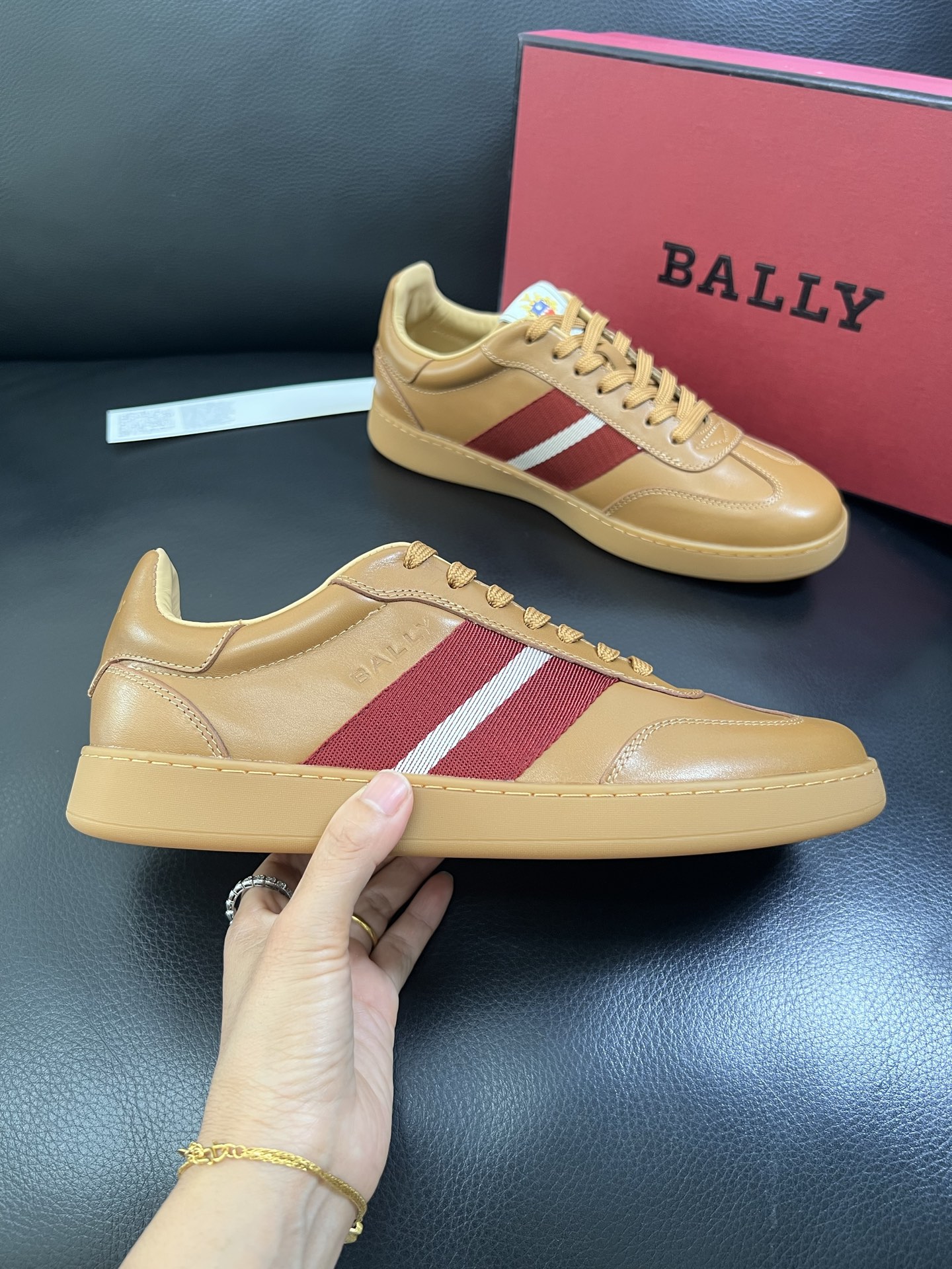  BALLY🔍顶级代购🇮🇹 巴利 经典配色专柜同步，鞋面意大利进口牛皮面料，进口水染牛皮里垫 ，鞋底：原