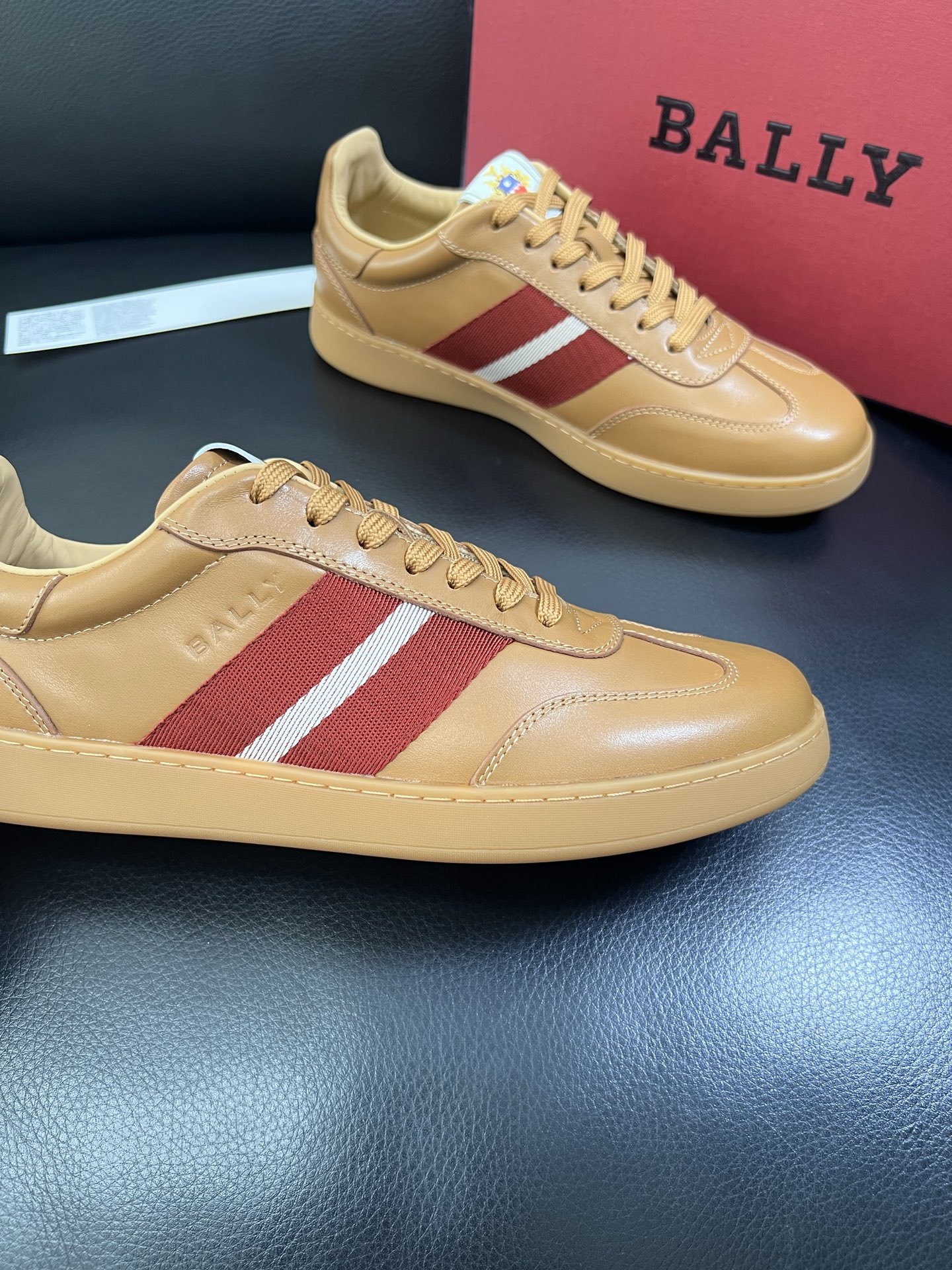  BALLY🔍顶级代购🇮🇹 巴利 经典配色专柜同步，鞋面意大利进口牛皮面料，进口水染牛皮里垫 ，鞋底：原