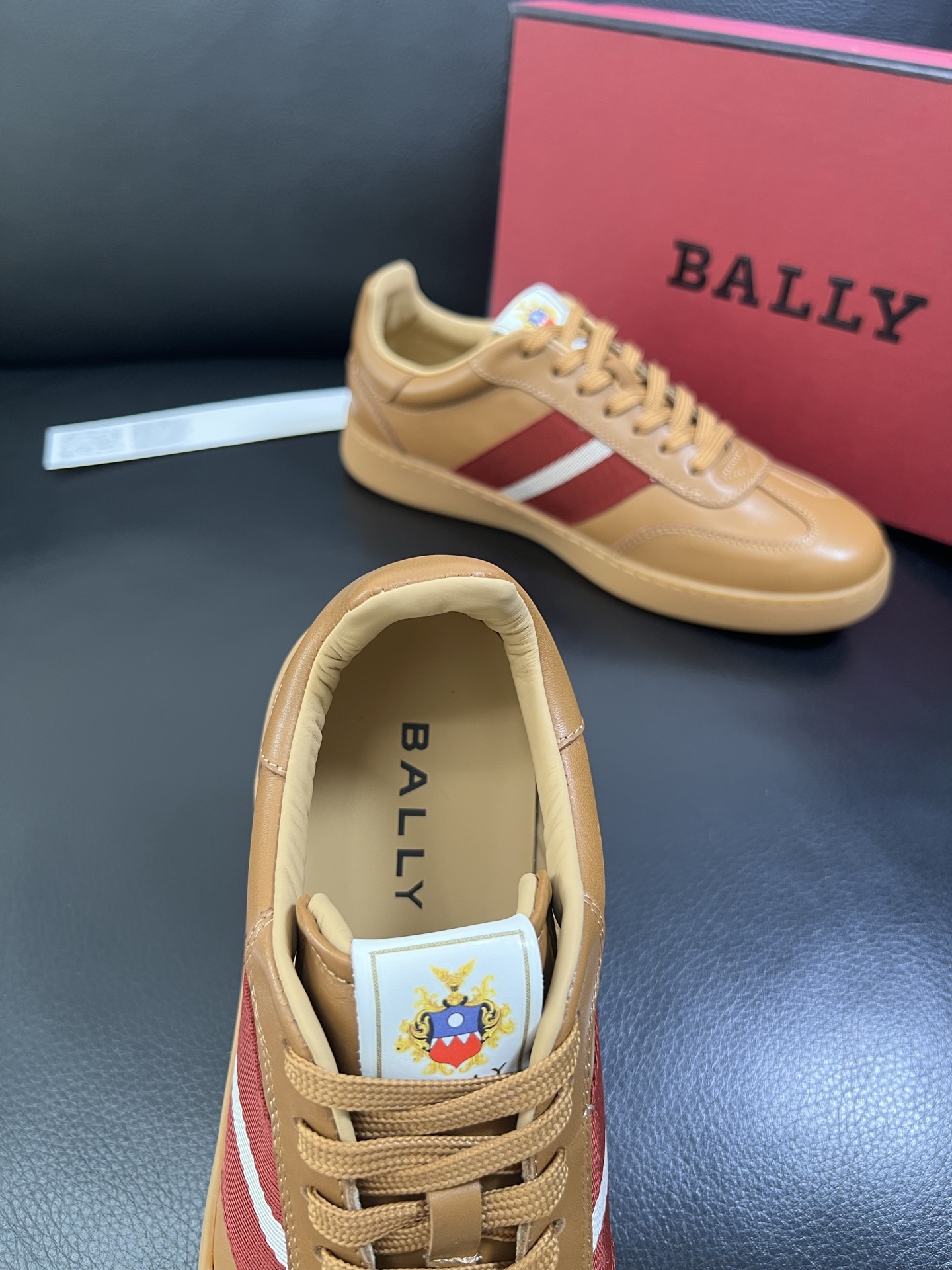  BALLY🔍顶级代购🇮🇹 巴利 经典配色专柜同步，鞋面意大利进口牛皮面料，进口水染牛皮里垫 ，鞋底：原