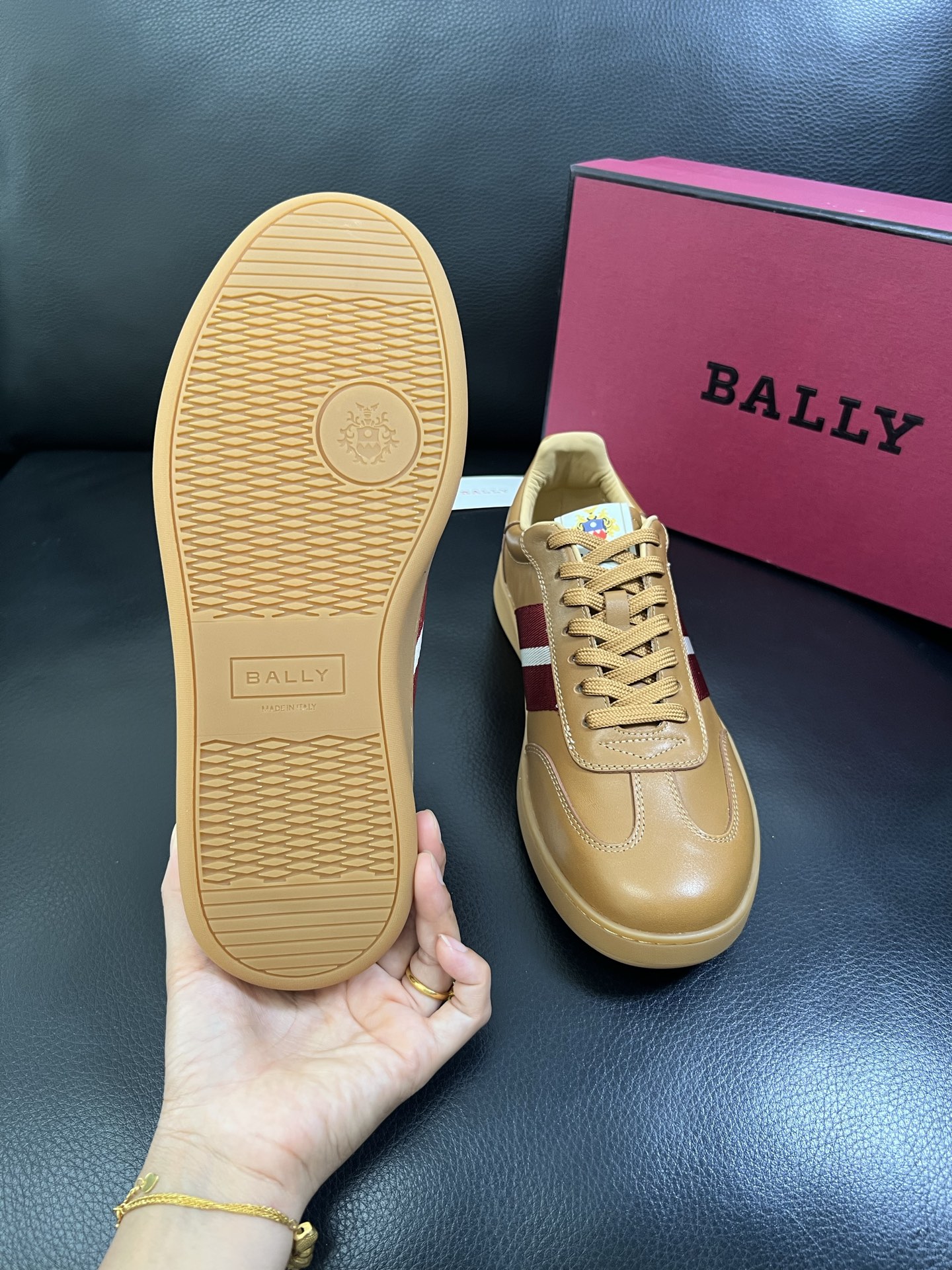  BALLY🔍顶级代购🇮🇹 巴利 经典配色专柜同步，鞋面意大利进口牛皮面料，进口水染牛皮里垫 ，鞋底：原