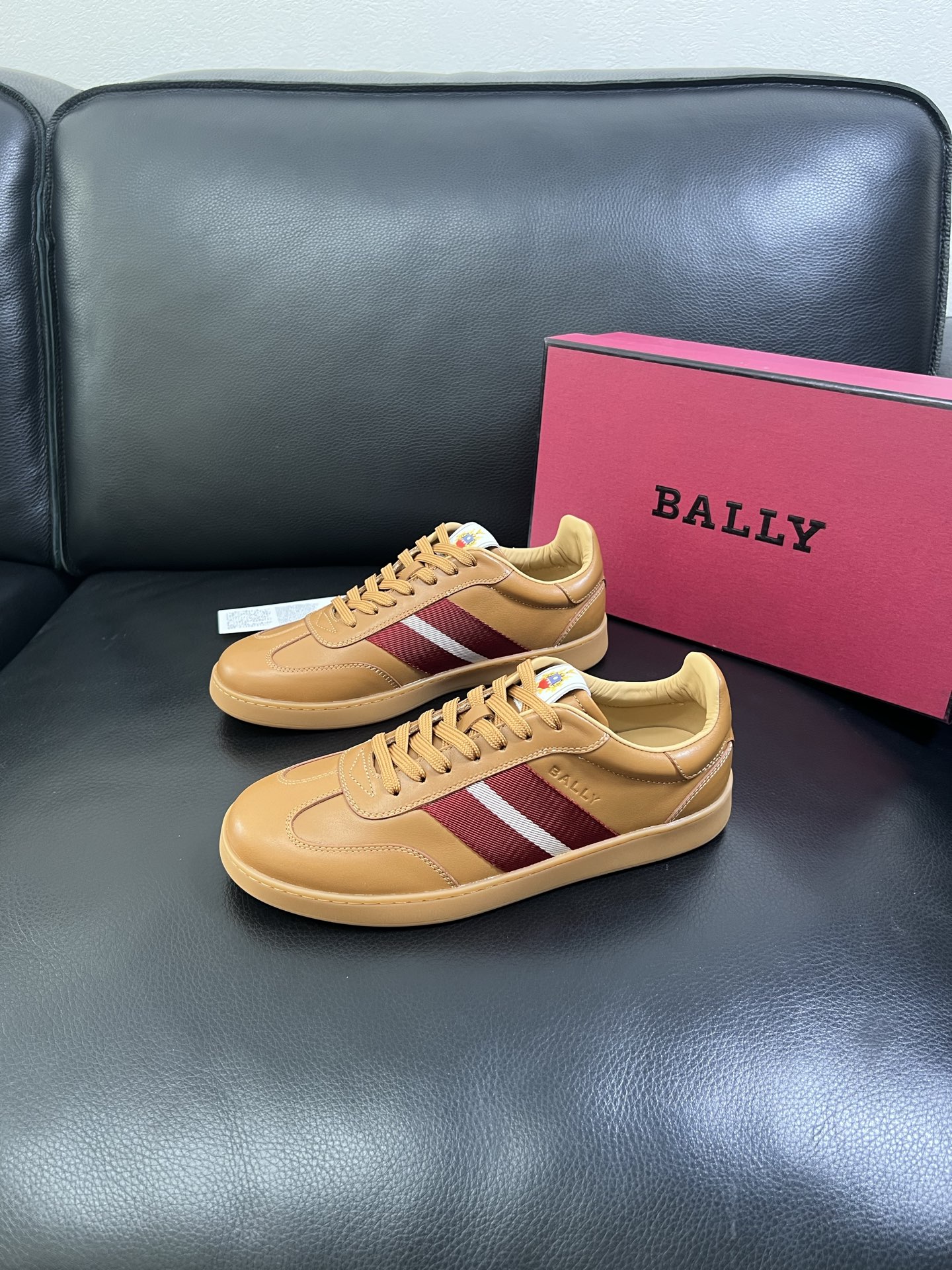  BALLY🔍顶级代购🇮🇹 巴利 经典配色专柜同步，鞋面意大利进口牛皮面料，进口水染牛皮里垫 ，鞋底：原