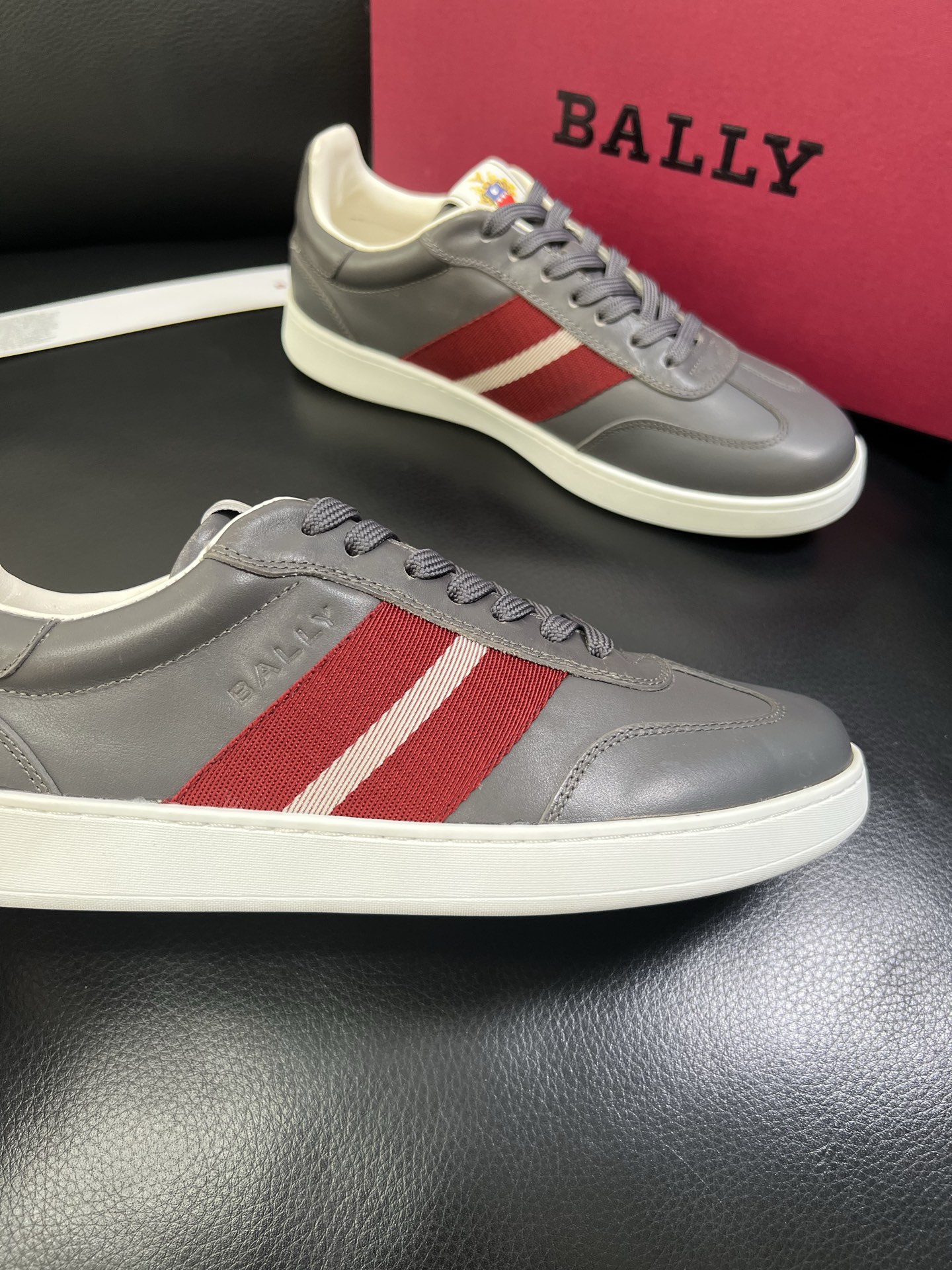  BALLY🔍顶级代购🇮🇹 巴利 经典配色专柜同步，鞋面意大利进口牛皮面料，进口水染牛皮里垫 ，鞋底：原