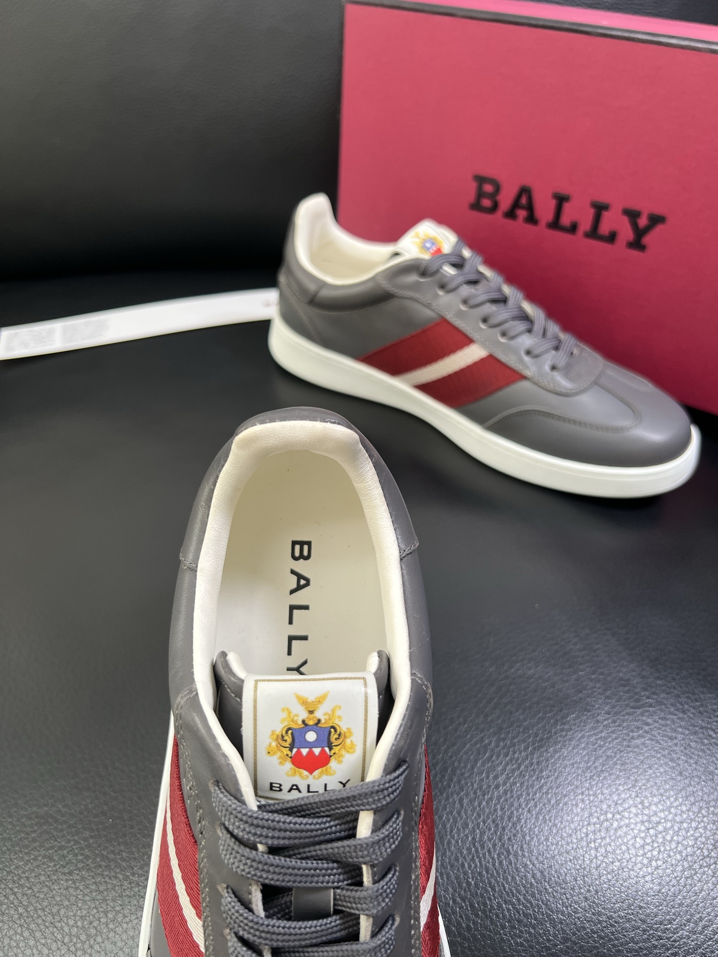  BALLY🔍顶级代购🇮🇹 巴利 经典配色专柜同步，鞋面意大利进口牛皮面料，进口水染牛皮里垫 ，鞋底：原