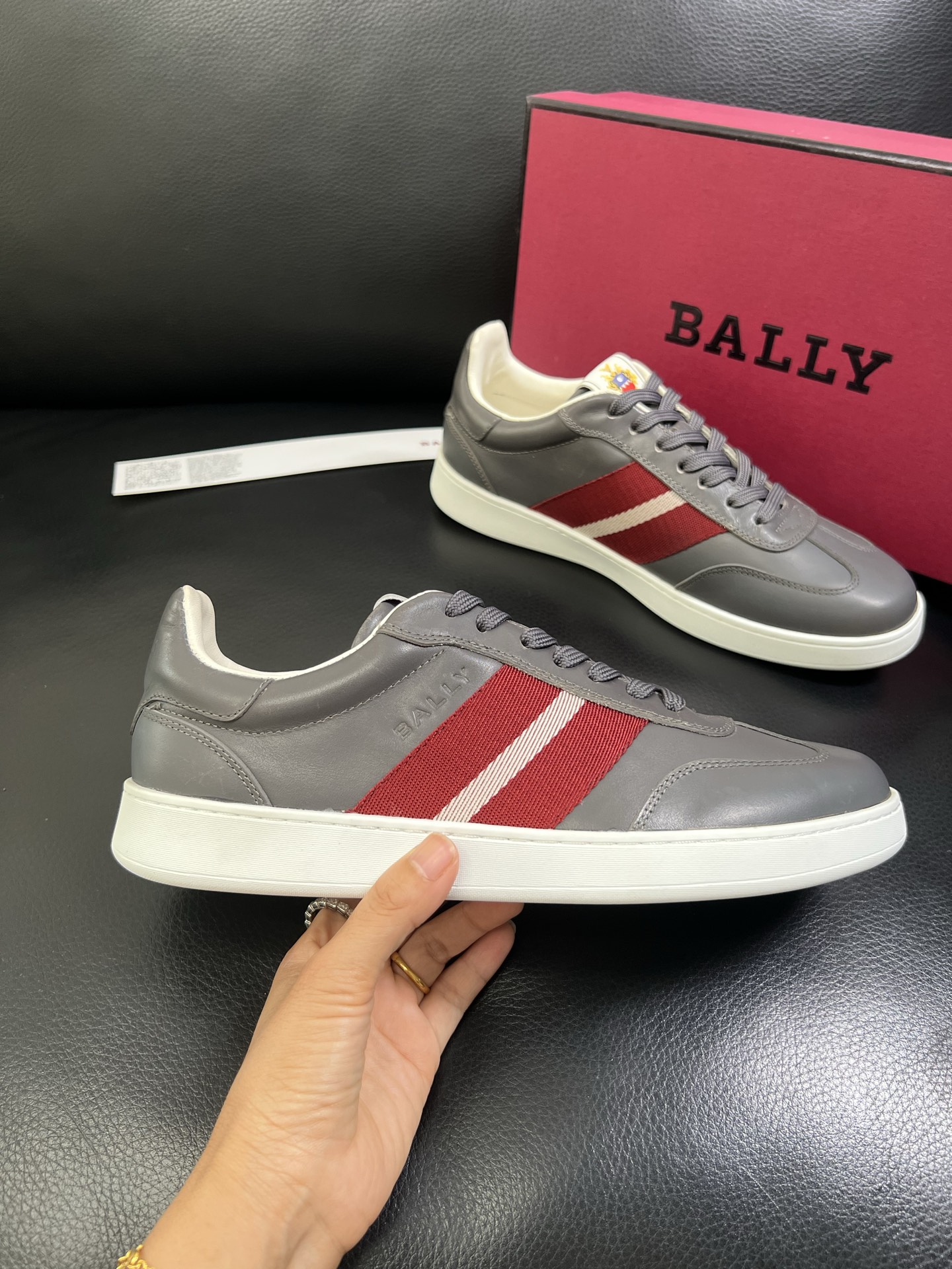  BALLY🔍顶级代购🇮🇹 巴利 经典配色专柜同步，鞋面意大利进口牛皮面料，进口水染牛皮里垫 ，鞋底：原