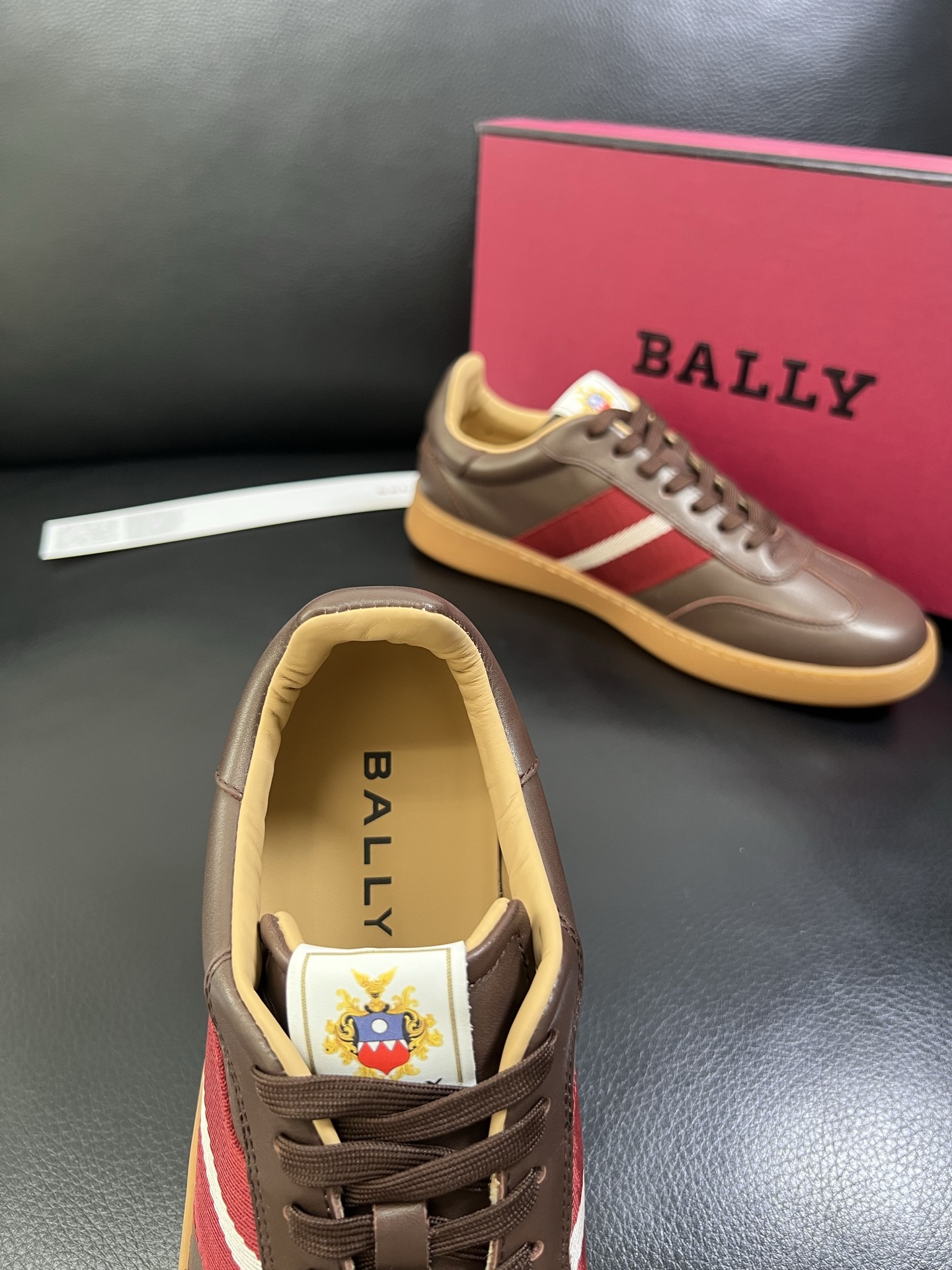  BALLY🔍顶级代购🇮🇹 巴利 经典配色专柜同步，鞋面意大利进口牛皮面料，进口水染牛皮里垫 ，鞋底：原