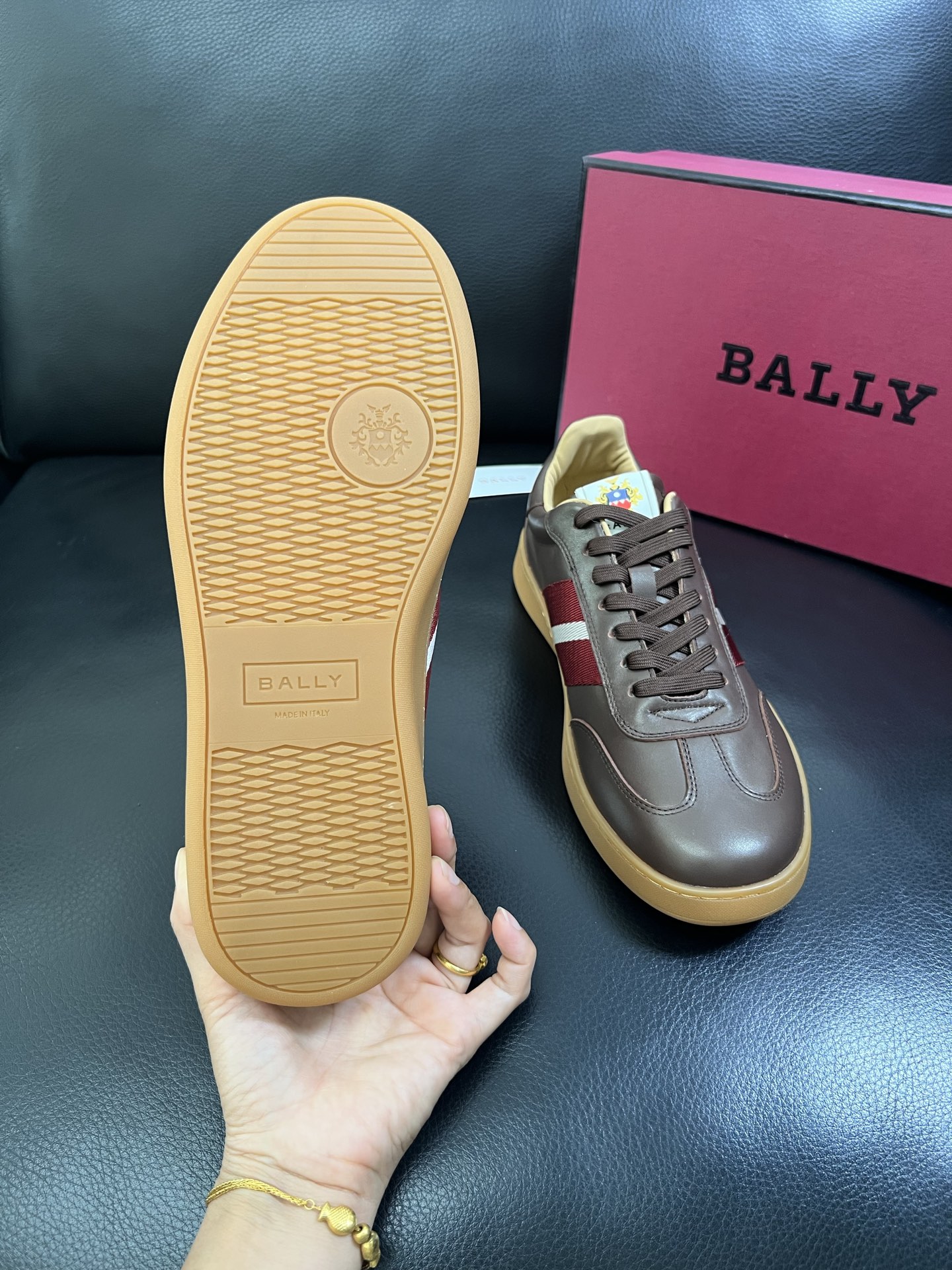  BALLY🔍顶级代购🇮🇹 巴利 经典配色专柜同步，鞋面意大利进口牛皮面料，进口水染牛皮里垫 ，鞋底：原