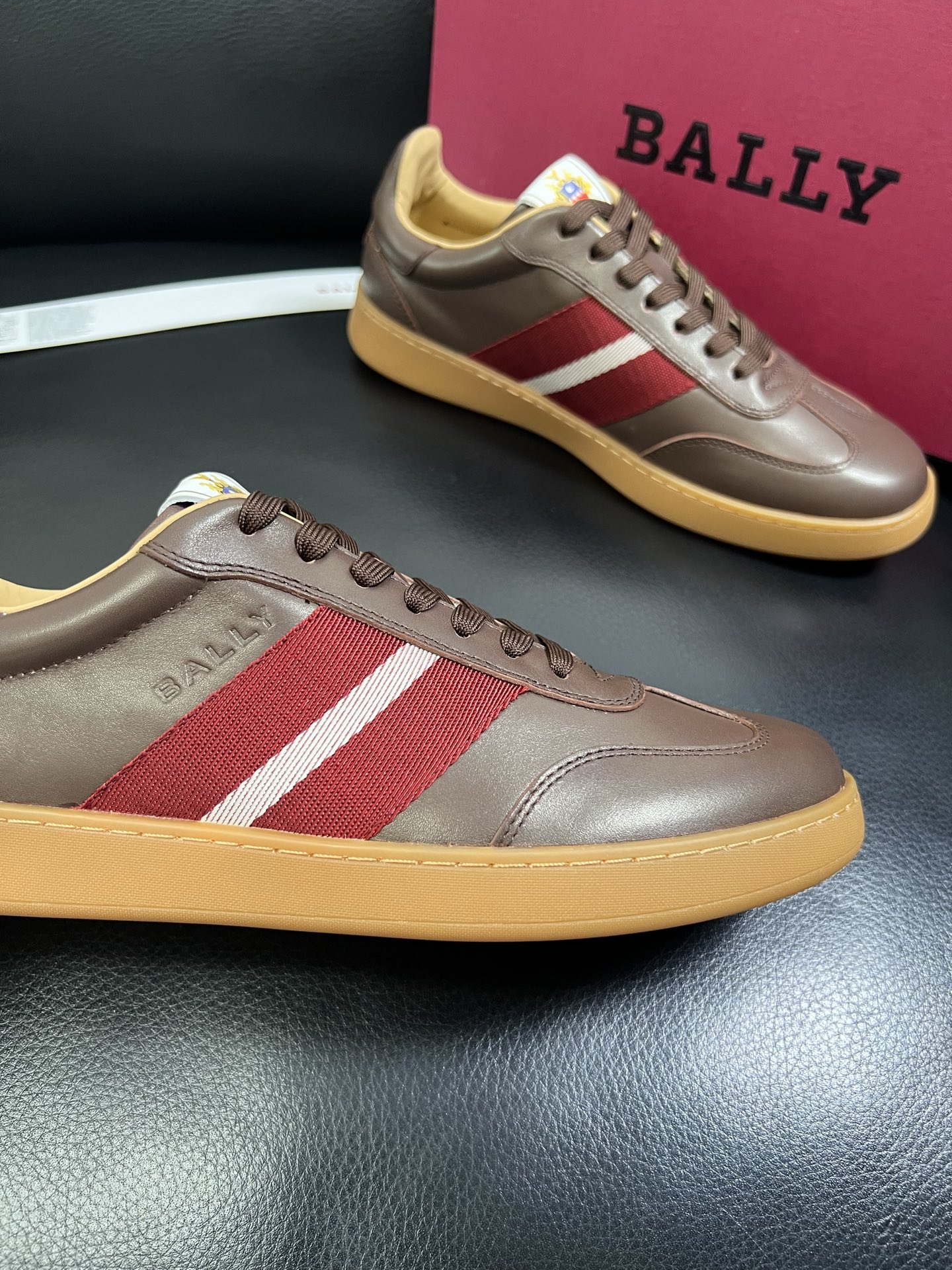  BALLY🔍顶级代购🇮🇹 巴利 经典配色专柜同步，鞋面意大利进口牛皮面料，进口水染牛皮里垫 ，鞋底：原
