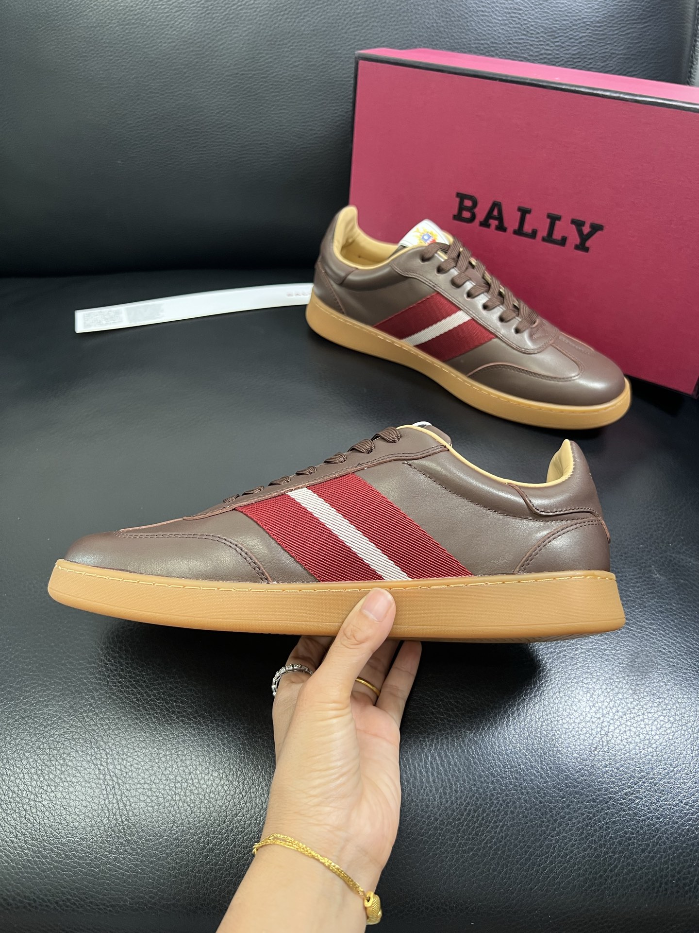  BALLY🔍顶级代购🇮🇹 巴利 经典配色专柜同步，鞋面意大利进口牛皮面料，进口水染牛皮里垫 ，鞋底：原