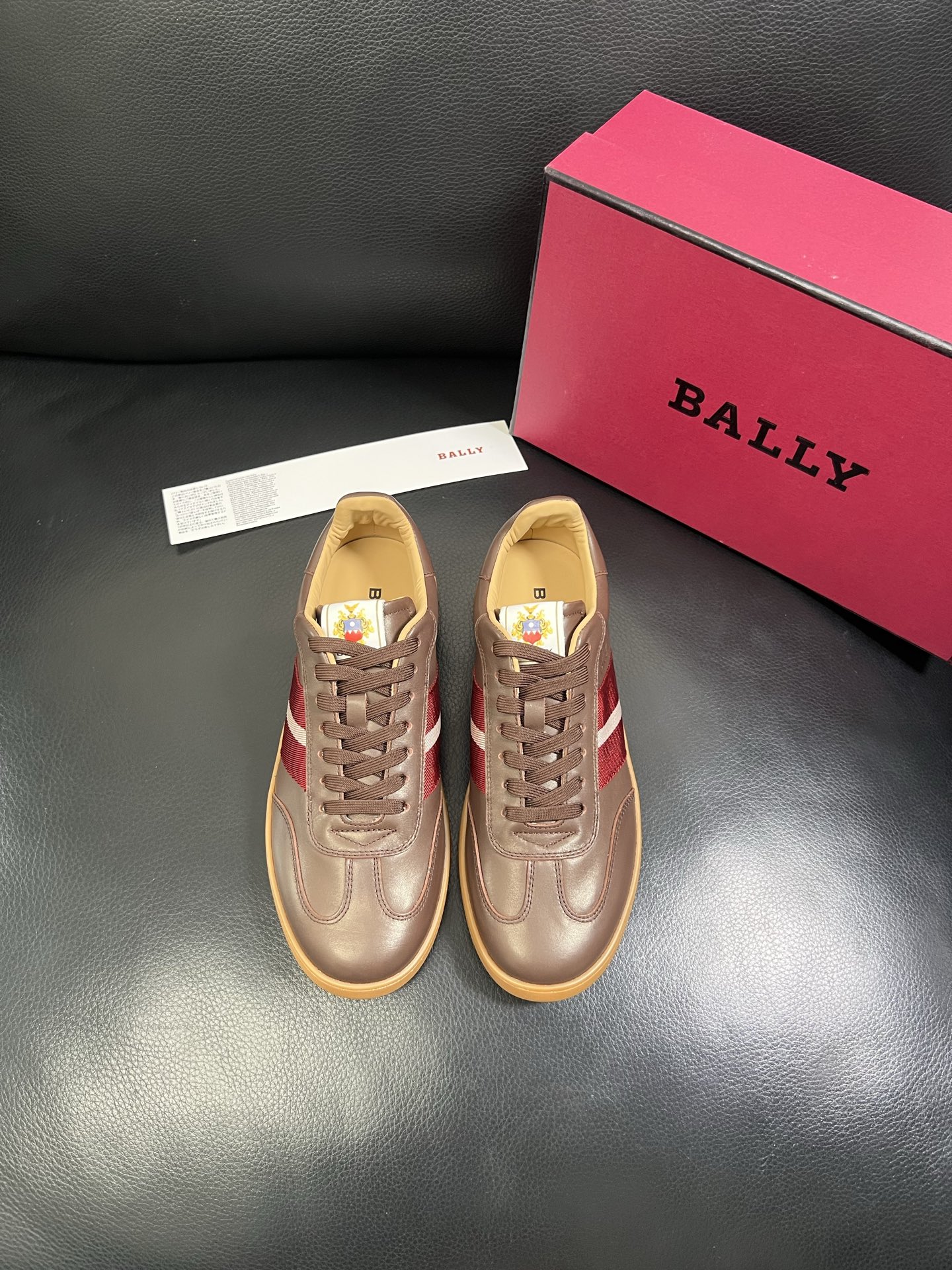  BALLY🔍顶级代购🇮🇹 巴利 经典配色专柜同步，鞋面意大利进口牛皮面料，进口水染牛皮里垫 ，鞋底：原